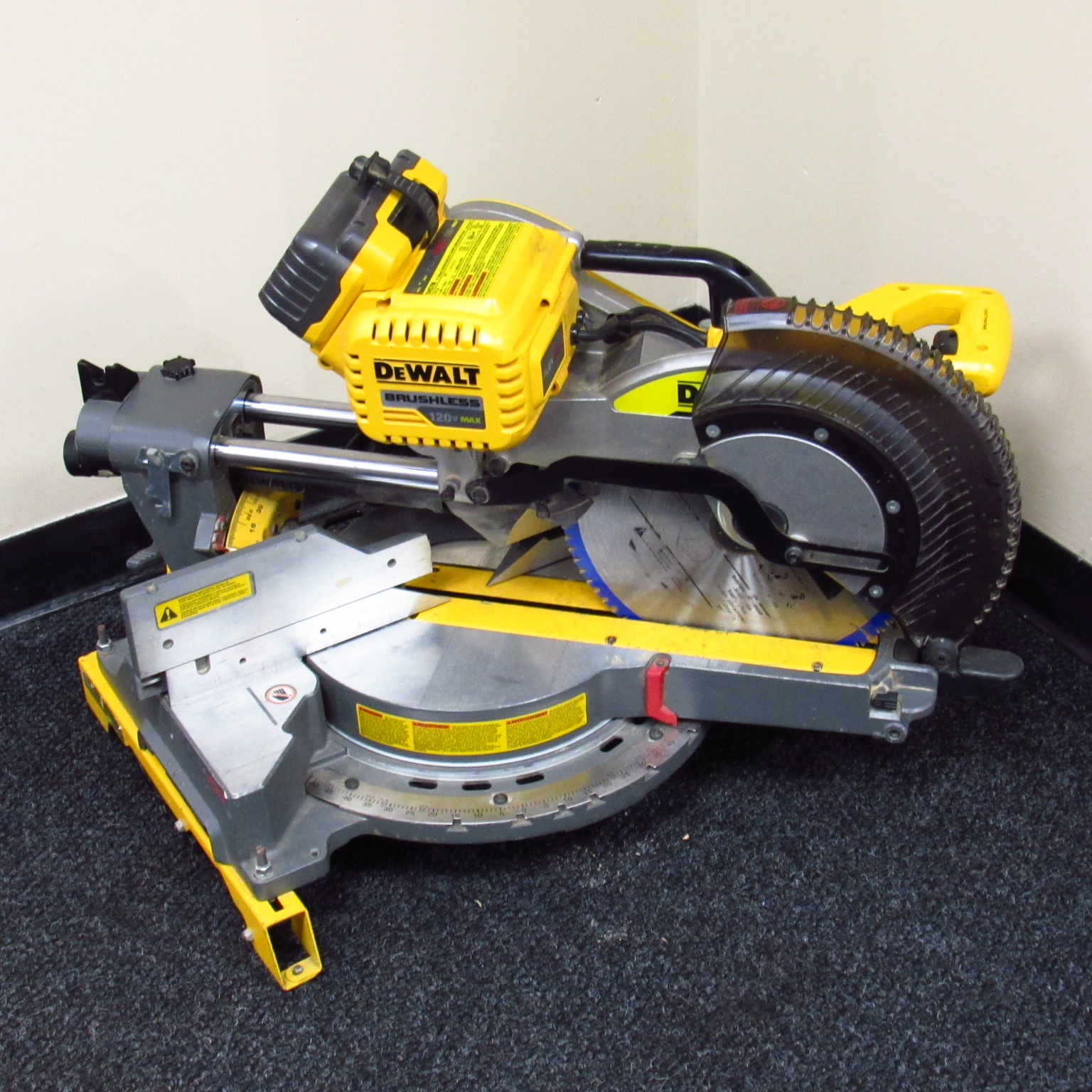 Dewalt Dhs Flexvolt V Corded Cordless Sliding Miter Saw