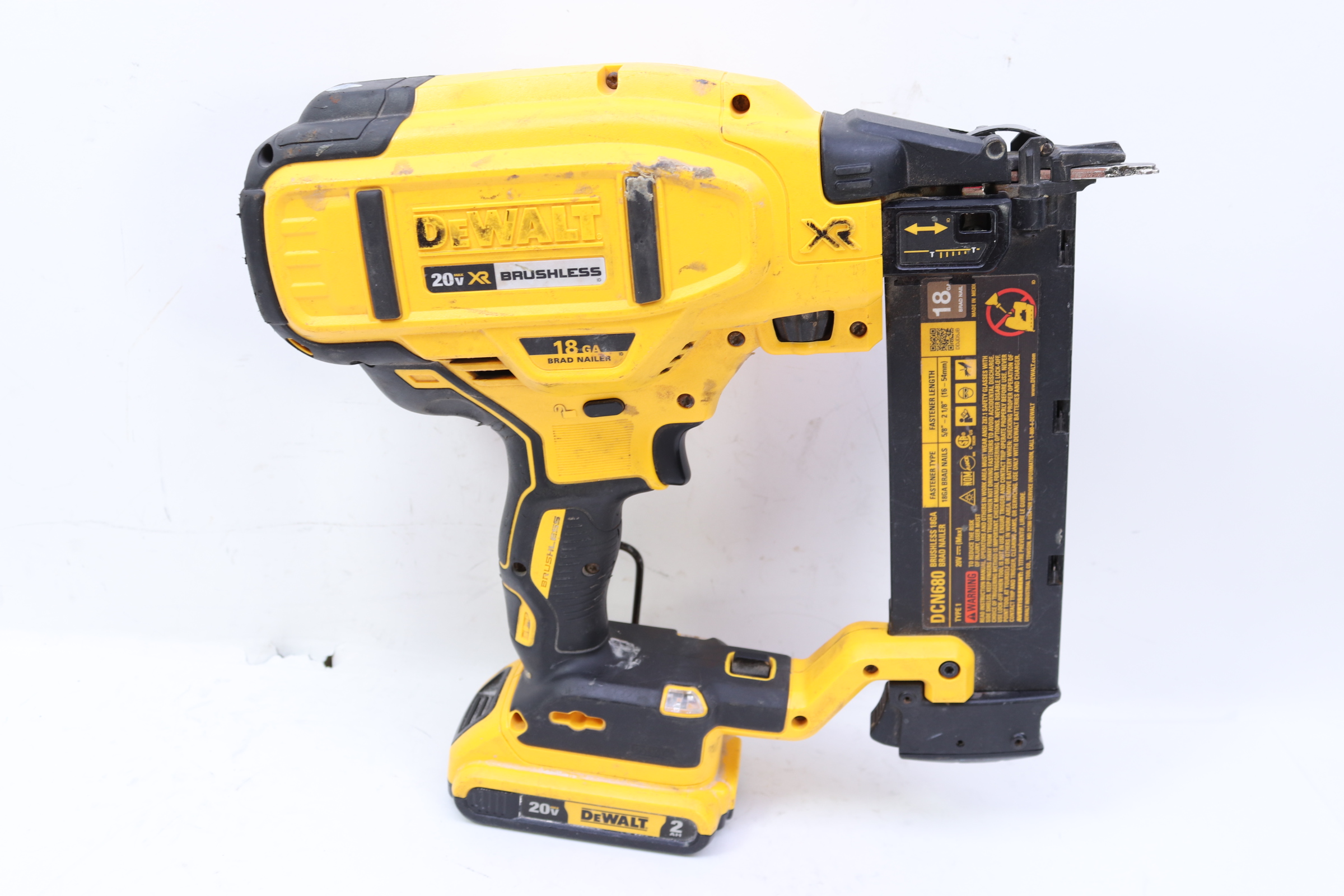 DeWalt DCN680 20V Max Lithium Ion Brushless 18 Gauge Cordless Brad Nailer Cordle
