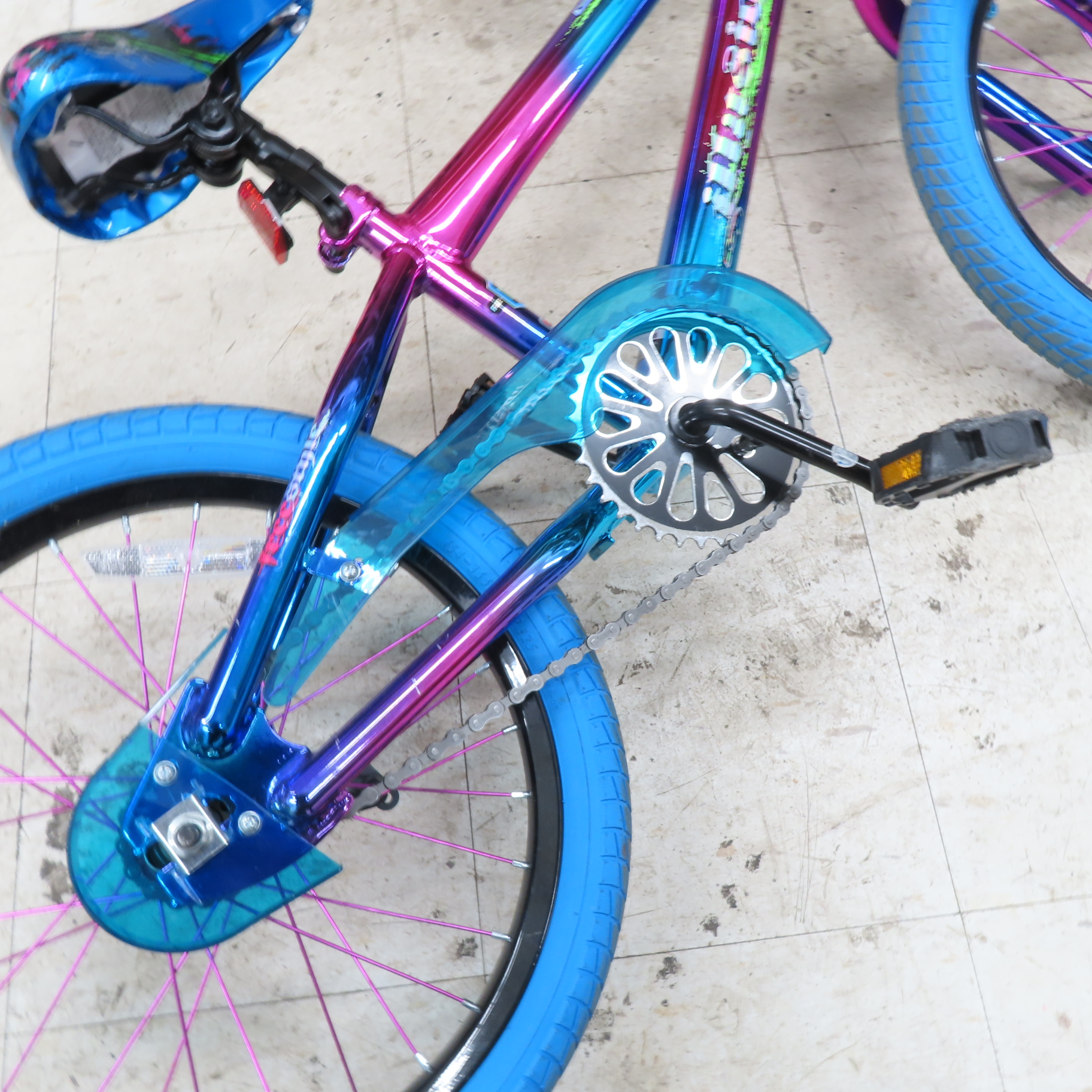 Genesis 18 store illusion girl's bike