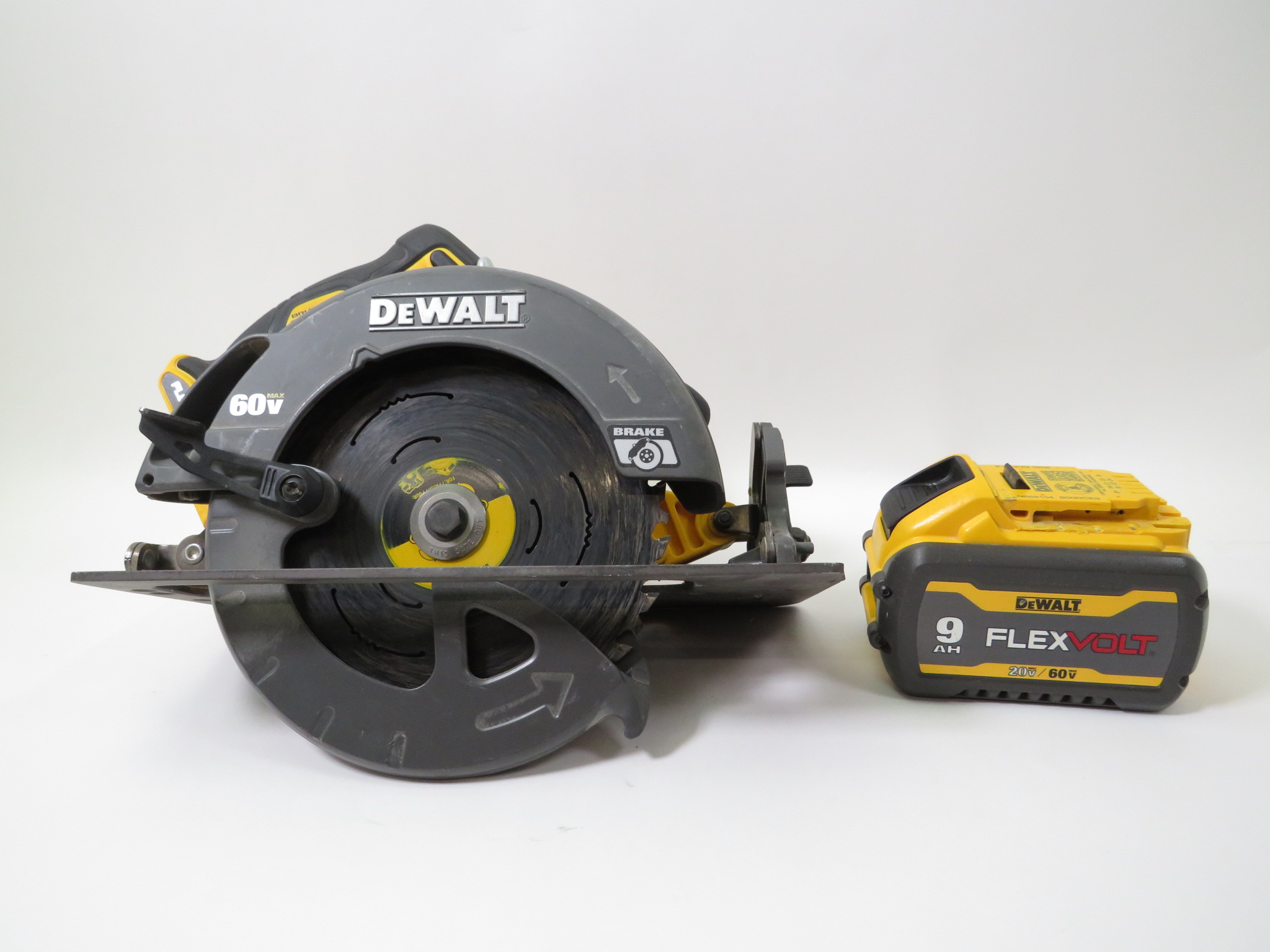 DeWalt DCS578 MAX 7 1/4" Brushless Cordless Saw