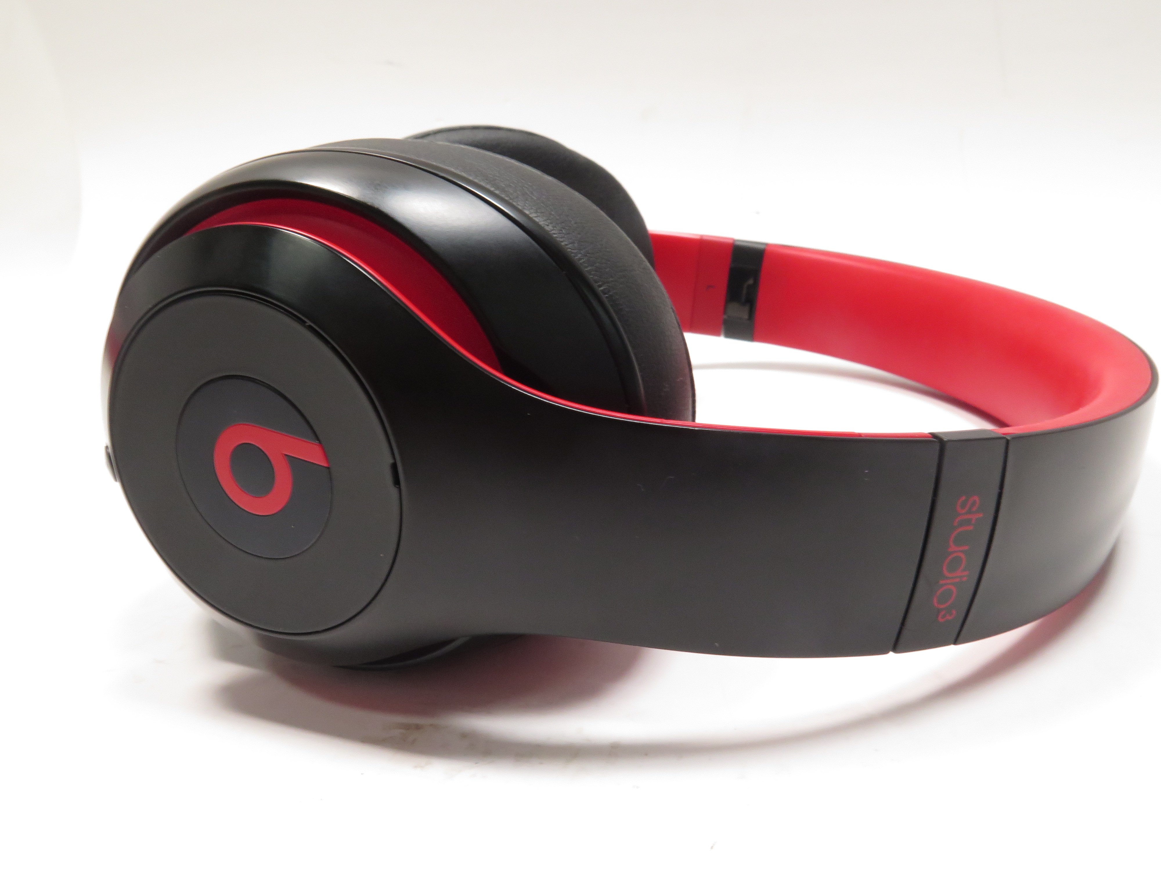 Apple Beats Studio3 Wireless Over-Ear Headphones - Decade Collection - Black  Red