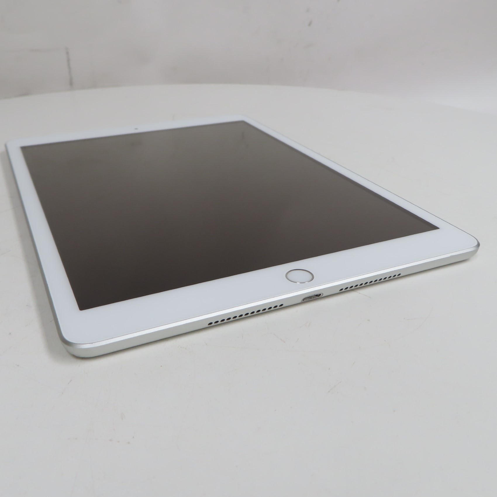 Apple iPad 7th Gen. 32GB, Wi-Fi, 10.2 in - Space Gray for sale