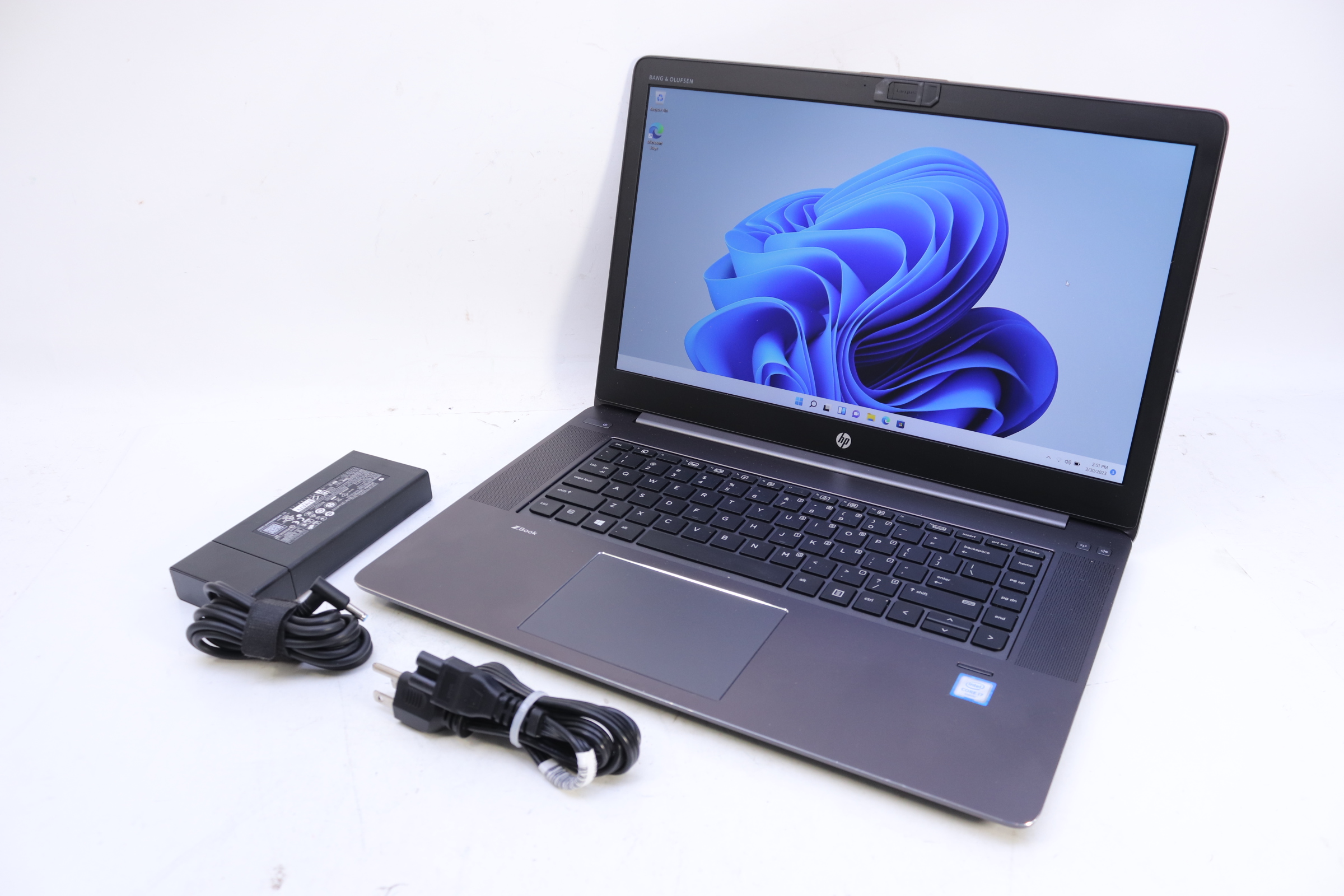 HP ZBook Studio G3 Win 11 Pro Core i7-6700HQ 2.6GHz 16GB RAM 512GB