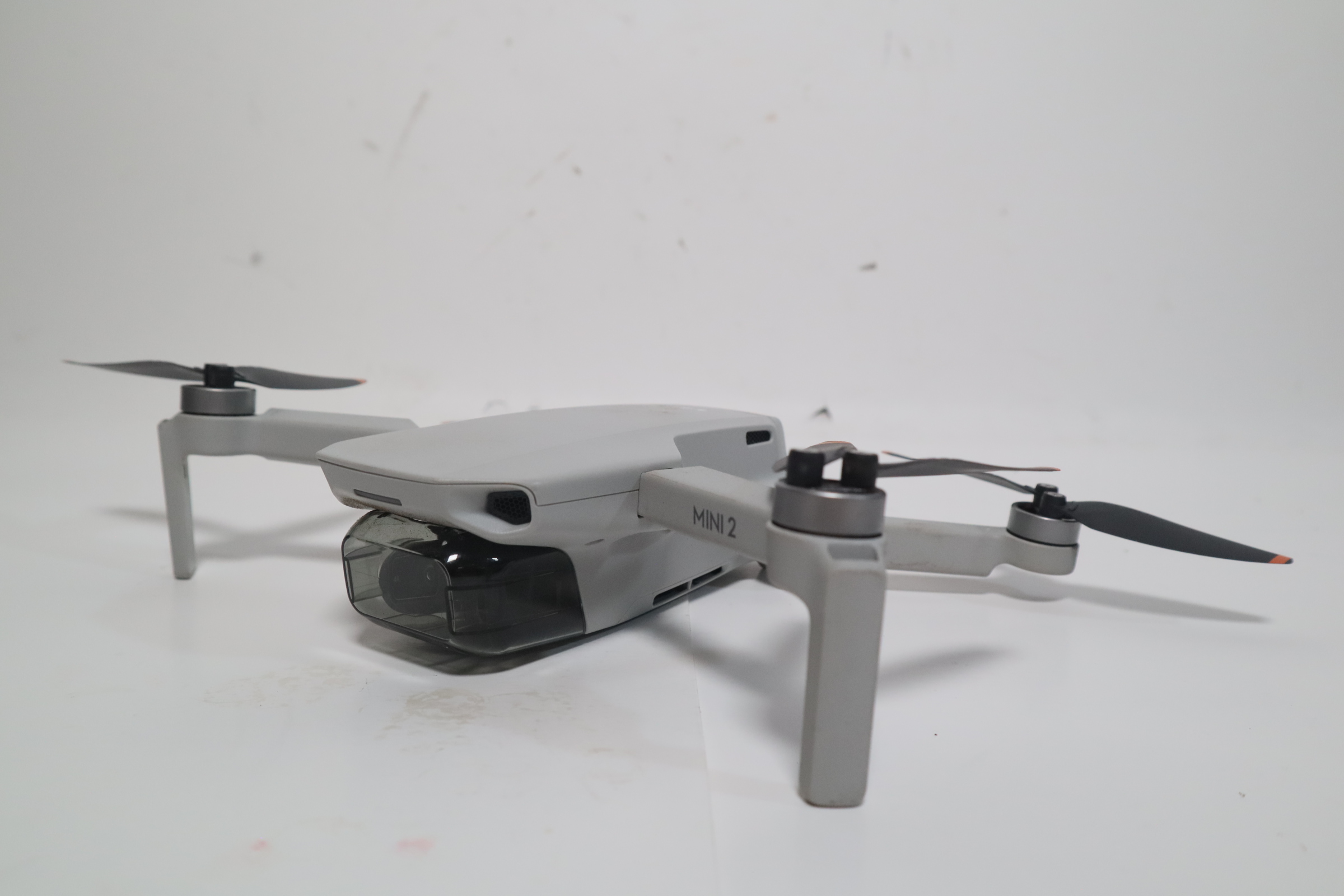  DJI Mini 2 – Ultralight and Foldable Drone Quadcopter