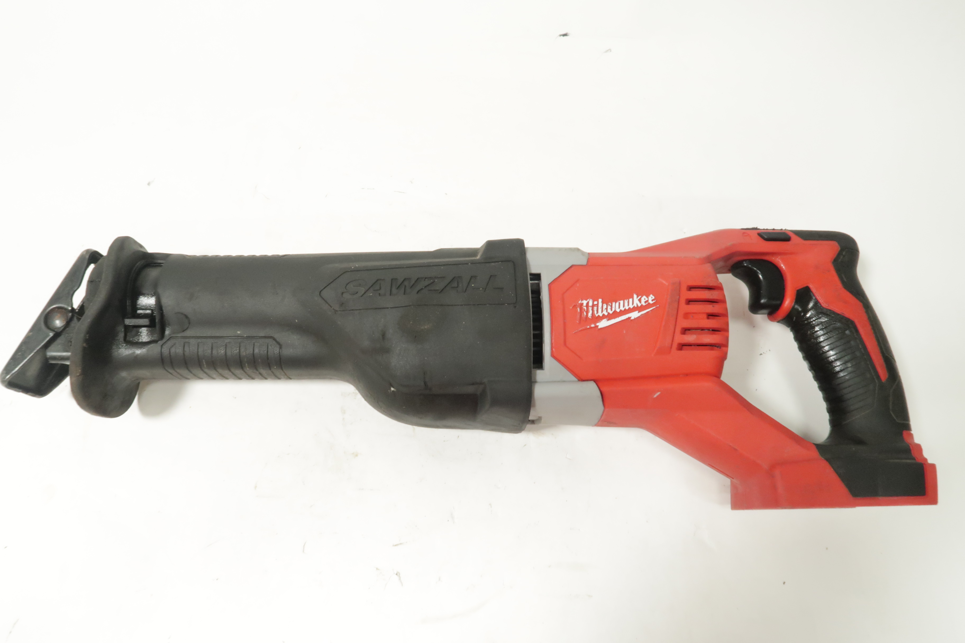 Milwaukee 2621-20 M18 18V Lithium-Ion Cordless SAWZALL