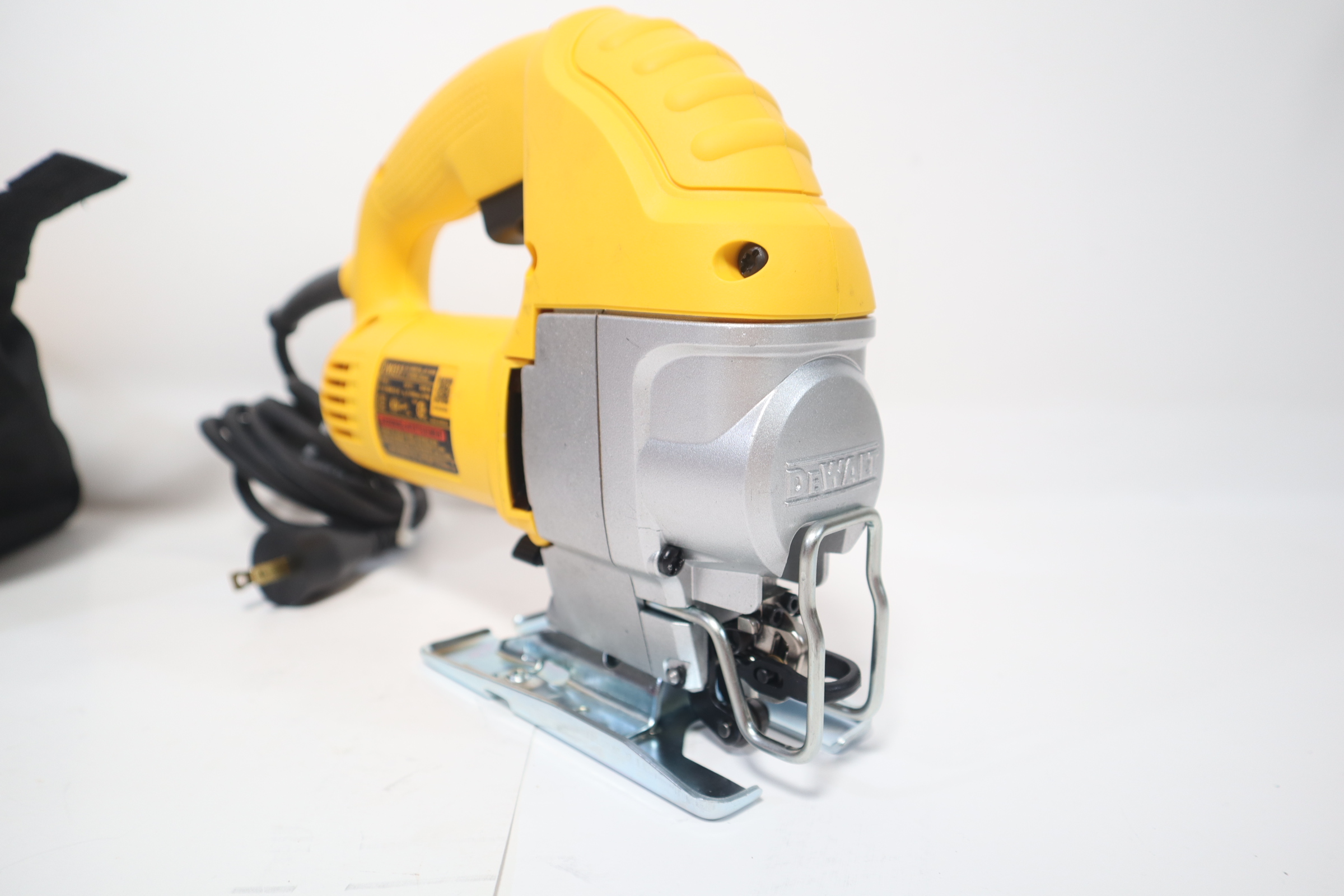 Caladora Dewalt De 600 W Dw317