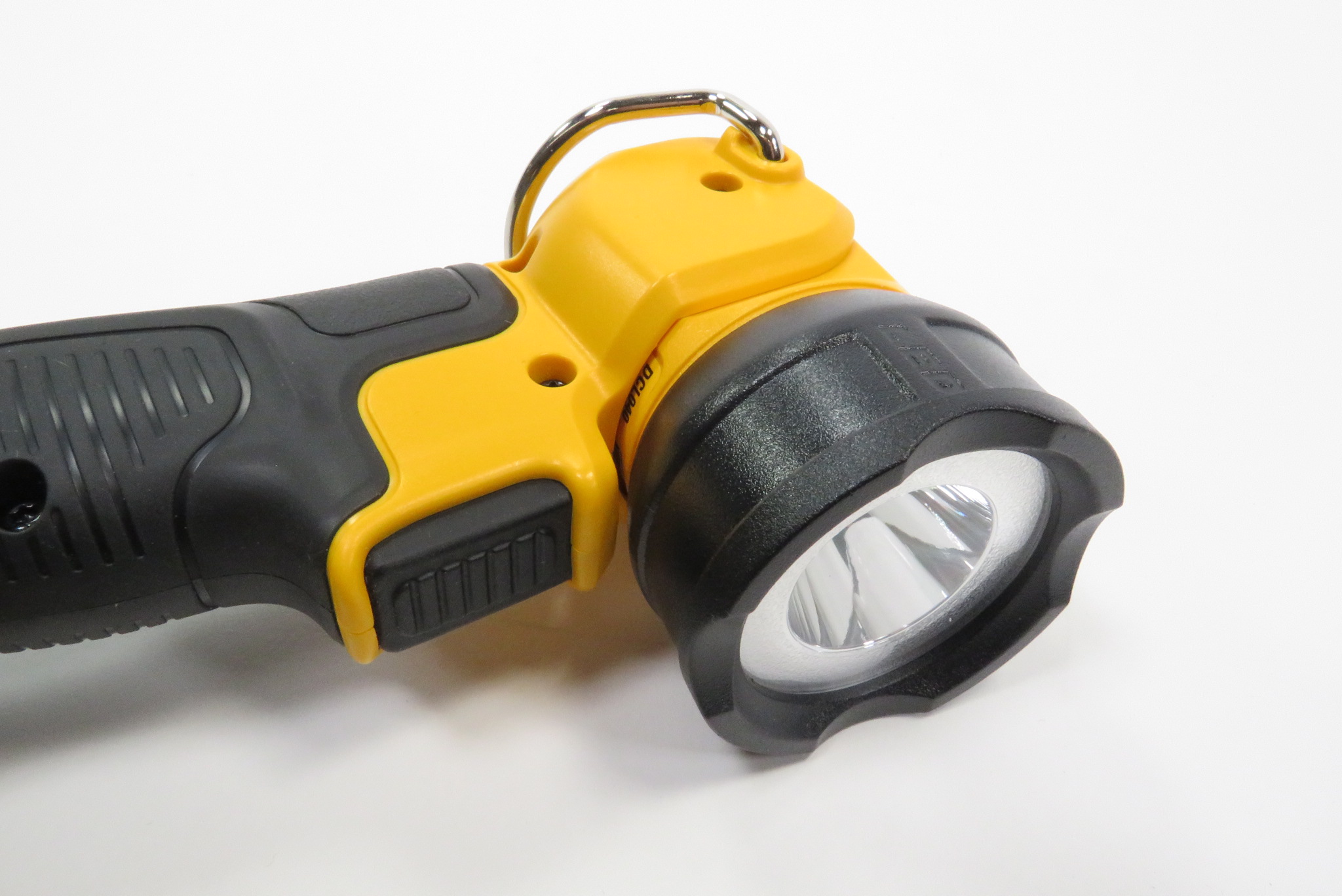 DEWALT 20V MAX* LED Work Light / Flashlight (DCL040) - Basic Handheld  Flashlights 