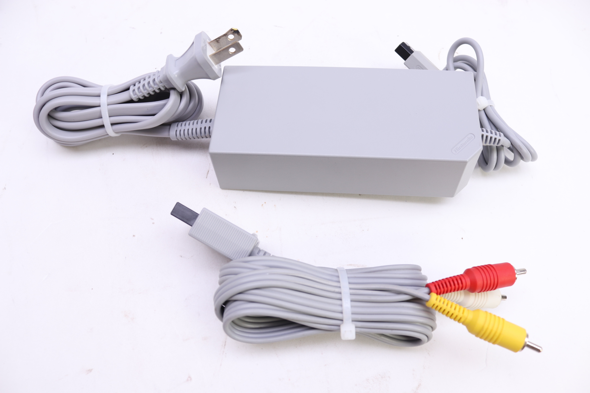 Videogame Nintendo Wii Branco Rvl001 +controle +cabos Cod069