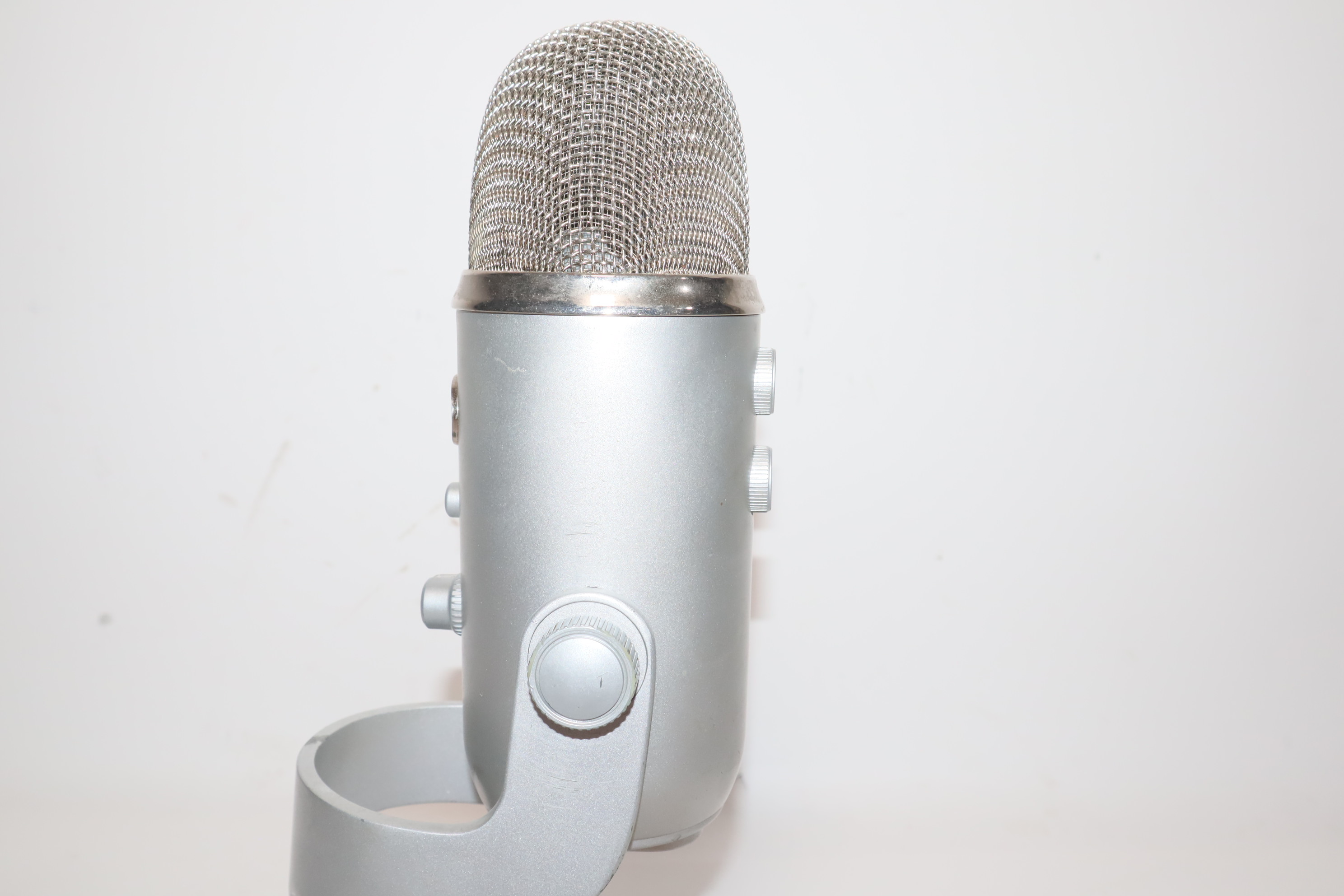 Blue Yeti THX-Certified USB Condenser Microphone 