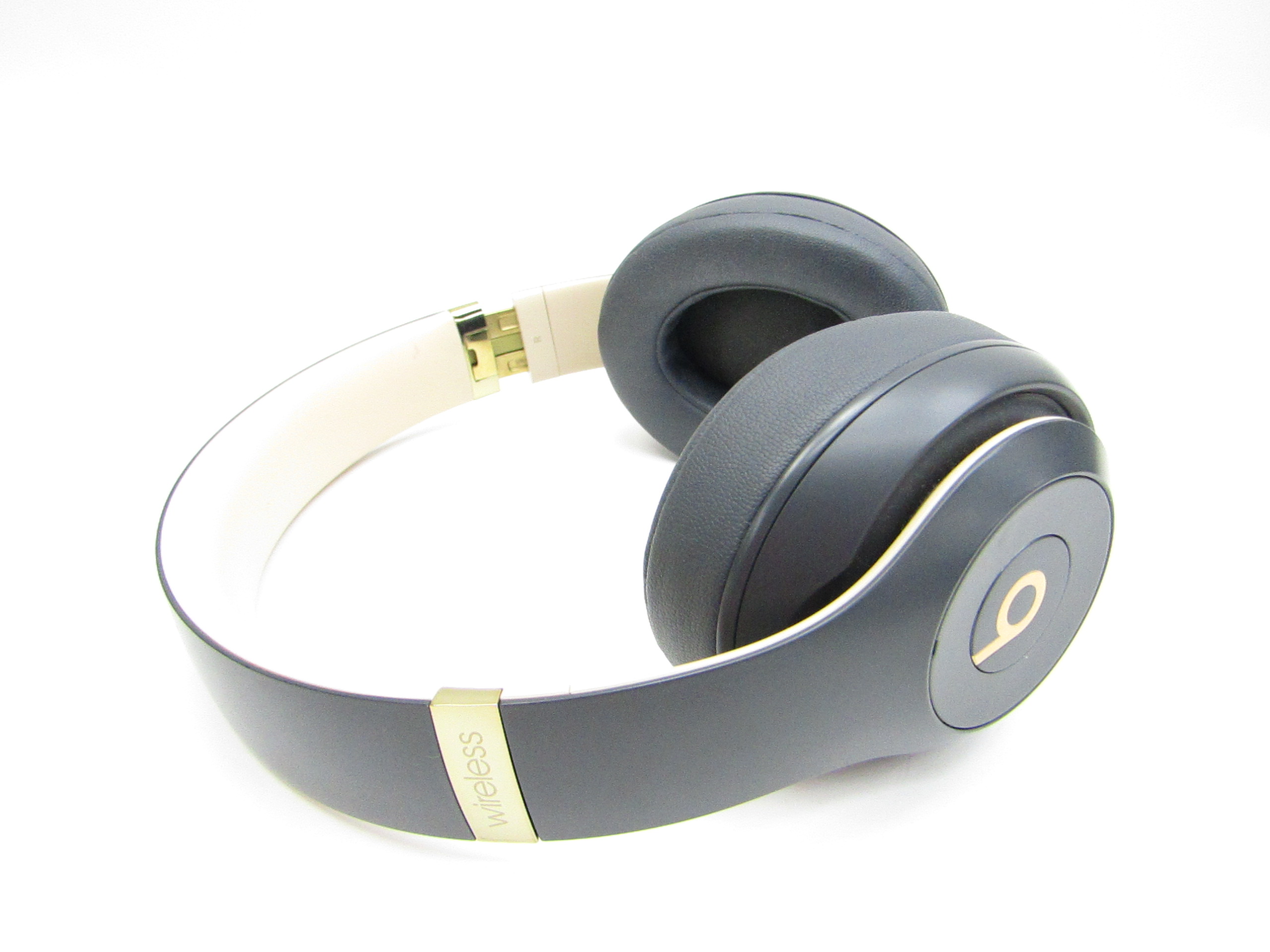 Beats Studio Collection Skyline Headphones Shadow Over-Ear Wireless Gray 3
