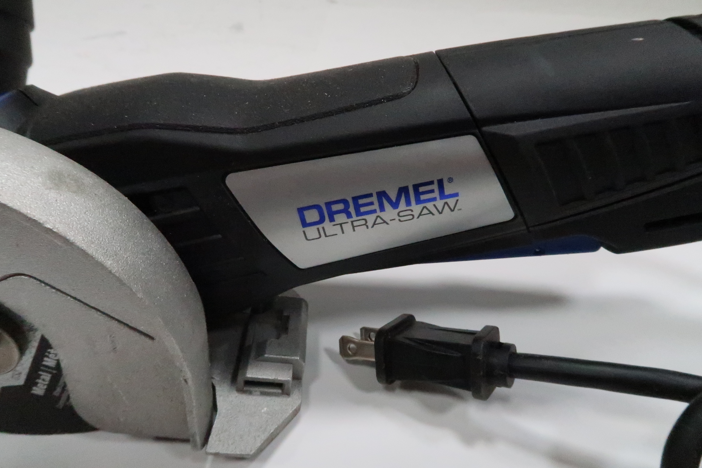 *NEW* Dremel Ultra-Saw 7.5 Amp Corded Compact Saw Tool Kit, US40-04