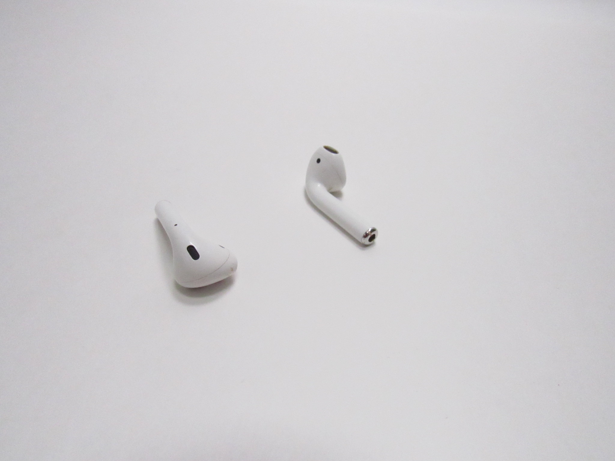 Apple A1602 AirPods Wireless Bluetooth Earbuds White