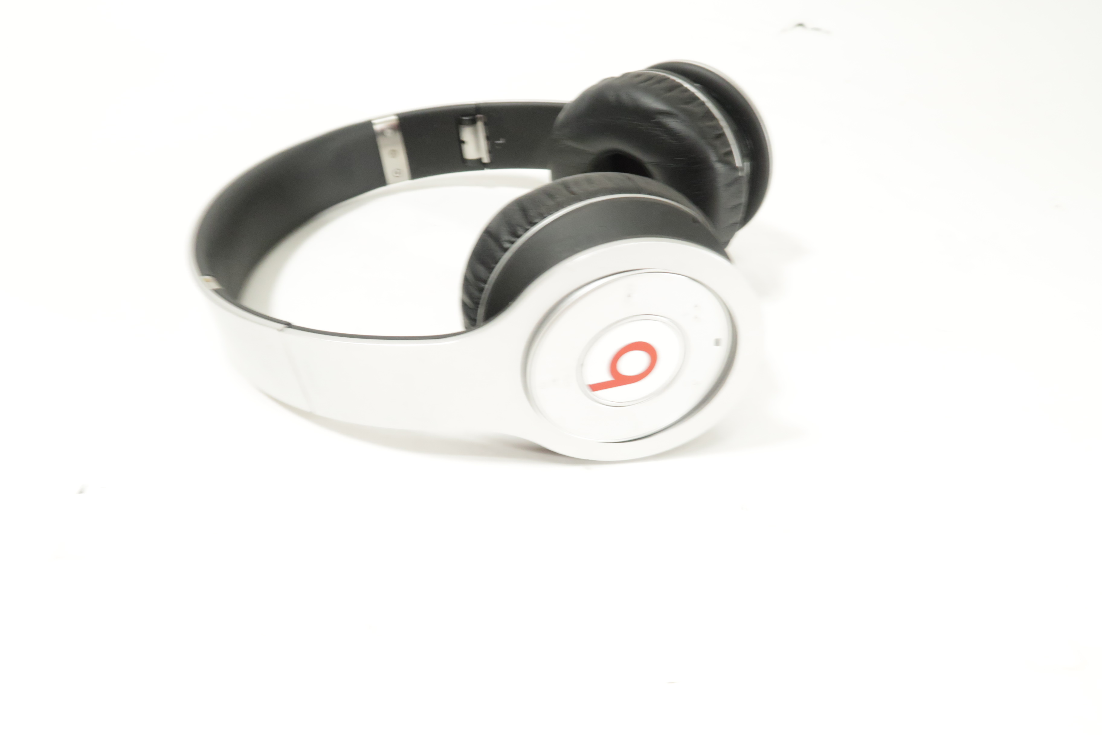 beats wireless headphones model 810