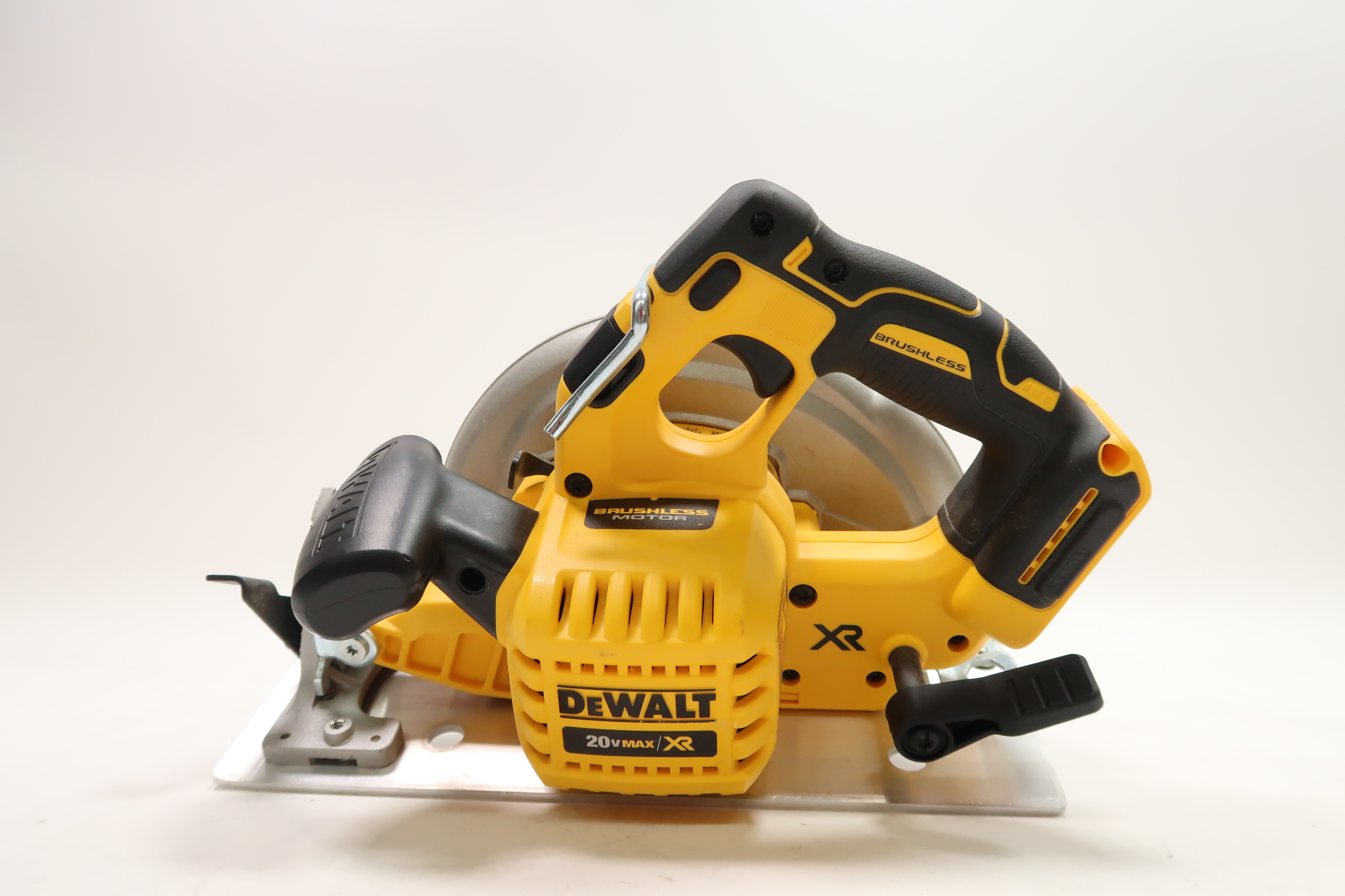 DEWALT 20V MAX XR Cordless Brushless 7-1/4 in. Circular Saw (Tool