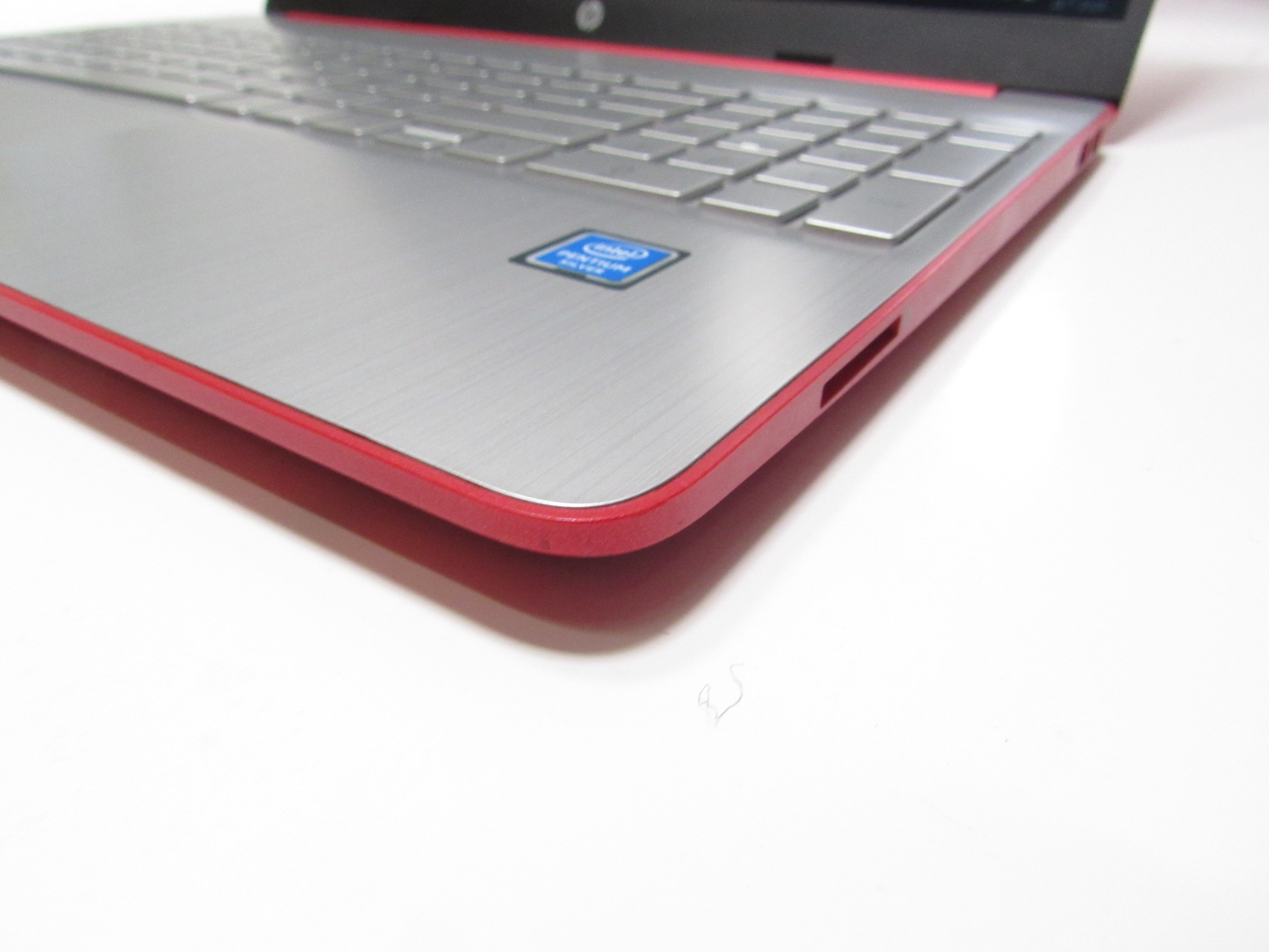 HP 15 Pentium 4GB/128GB Laptop-Scarlet Red 