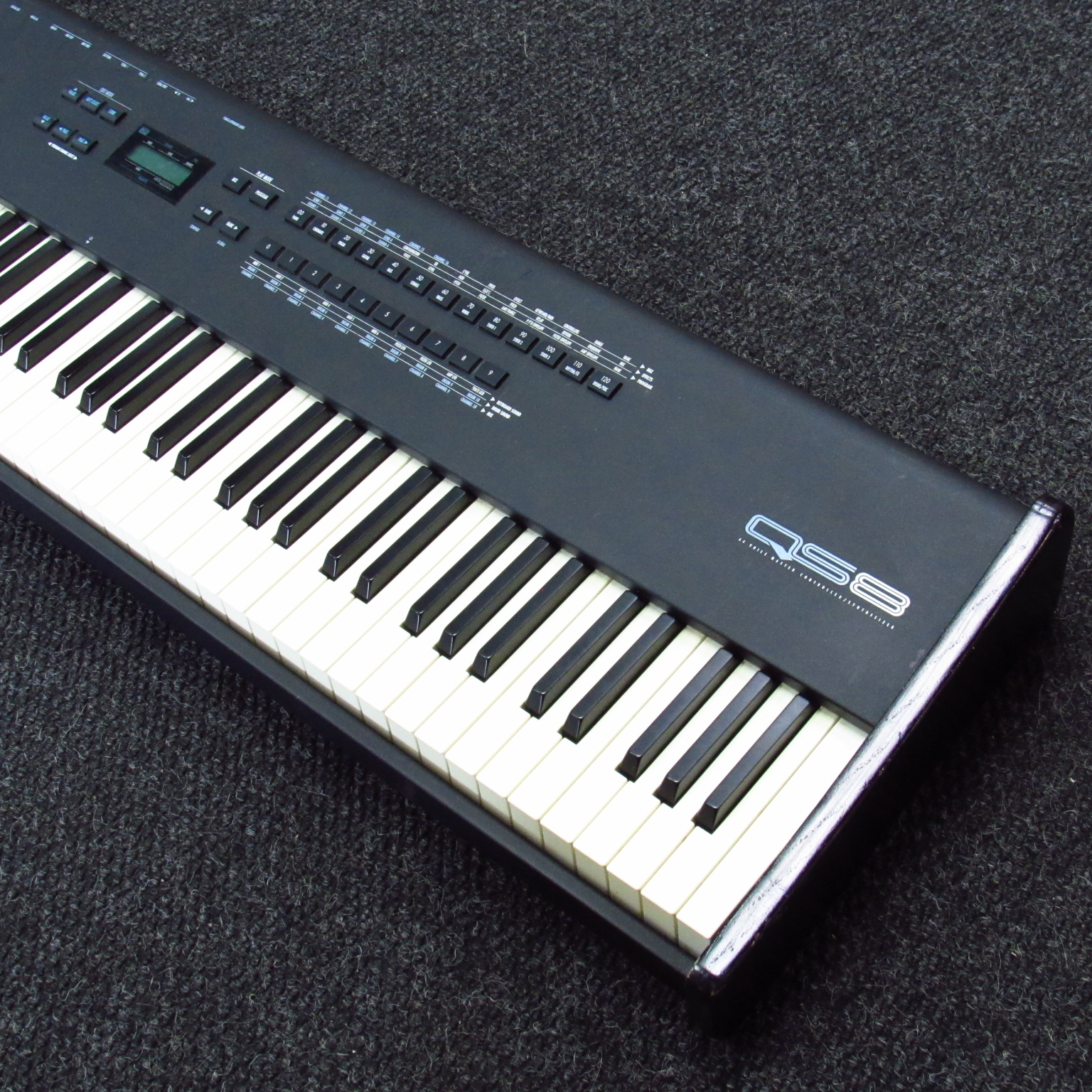 Alesis QS8 88 Key Piano Keyboard Synthesizer Local Pick Up Only