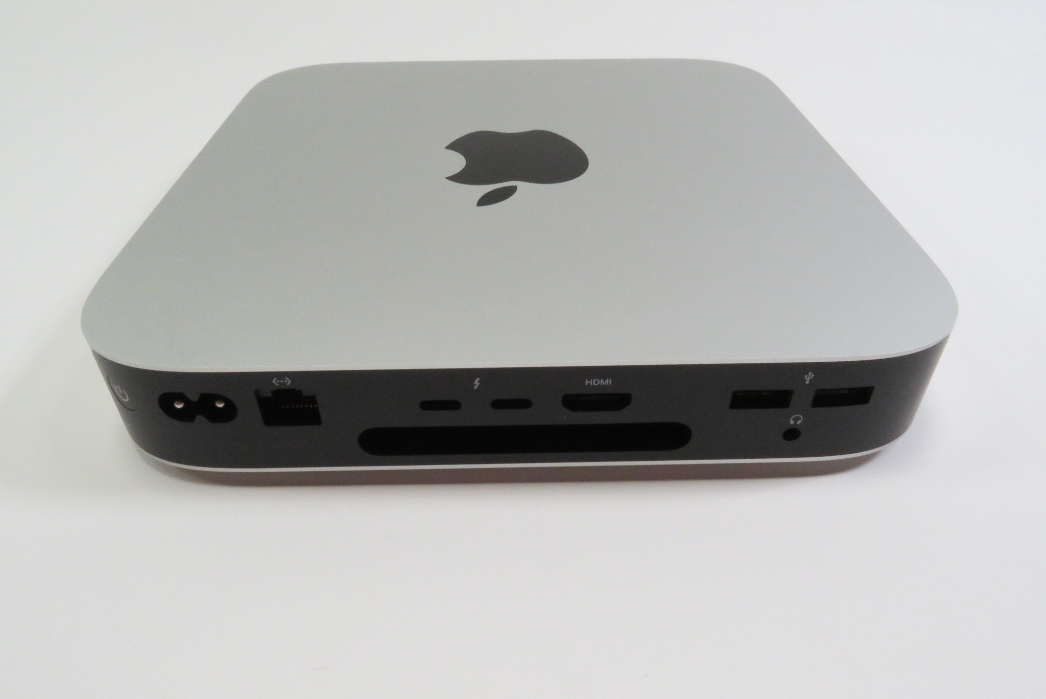 Apple Mac mini A2686 MMFJ3LL/A Apple M2 3.49GHz 8GB RAM 256GB SSD Computer