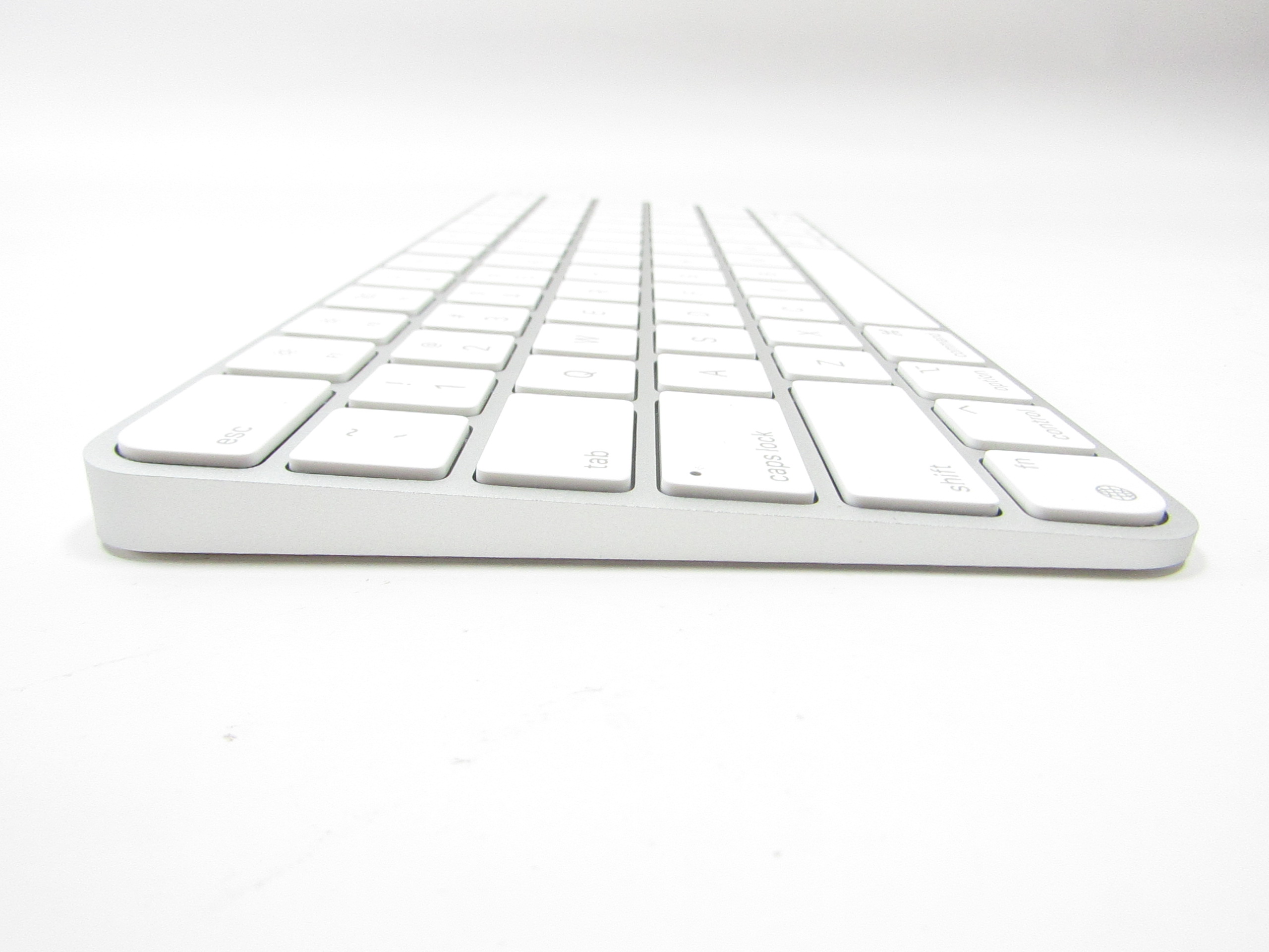 Apple A2449 White Magic Keyboard with Touch ID MK293LL/A