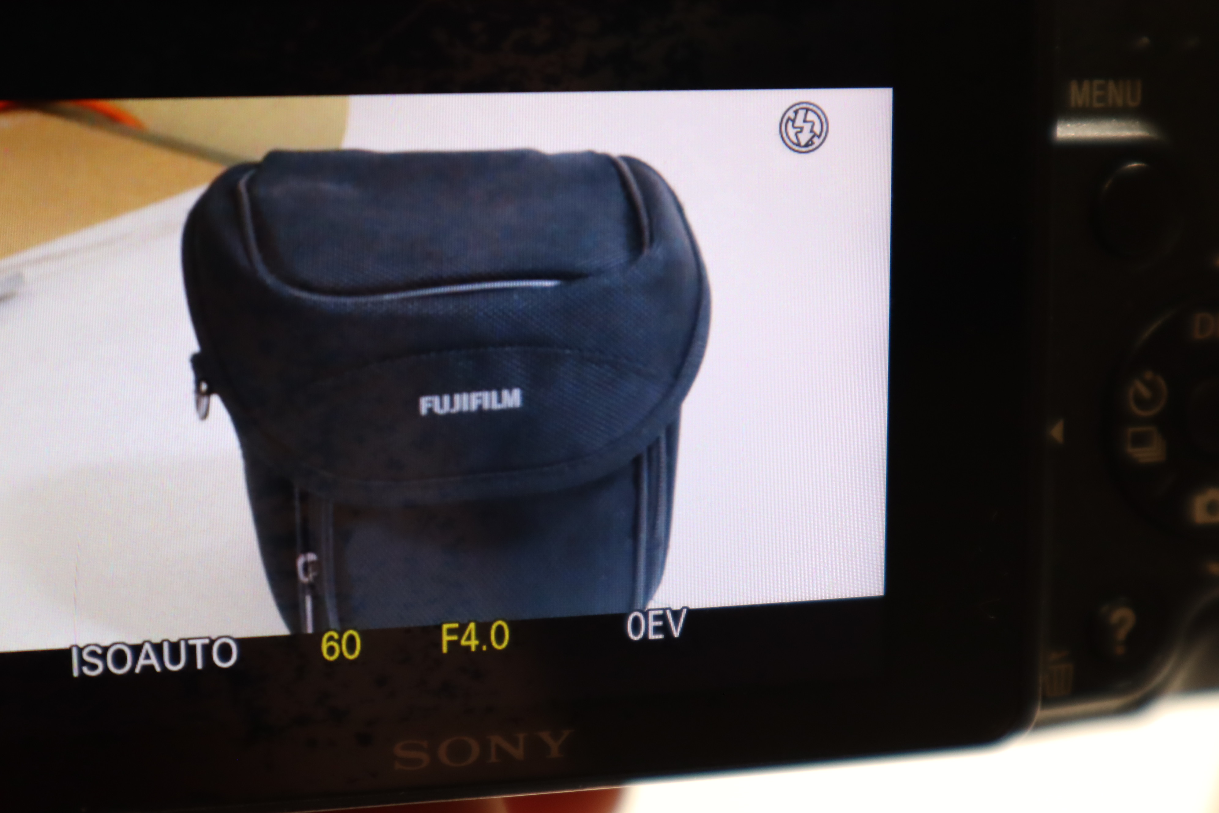 Sony 18.2 MP cámara digital con LCD de 2.7 pulgadas