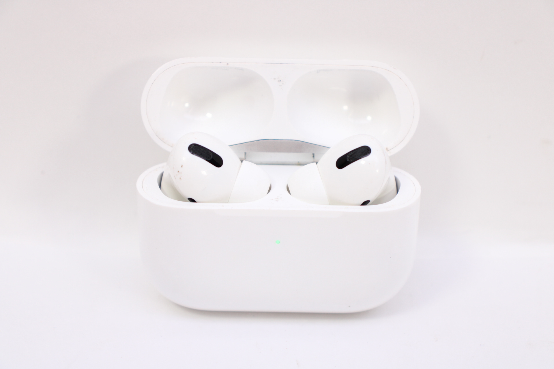 Apple AirPods Pro MLWK3AM/A 1st Generation MagSafe Wireless Bluetooth  Headphones