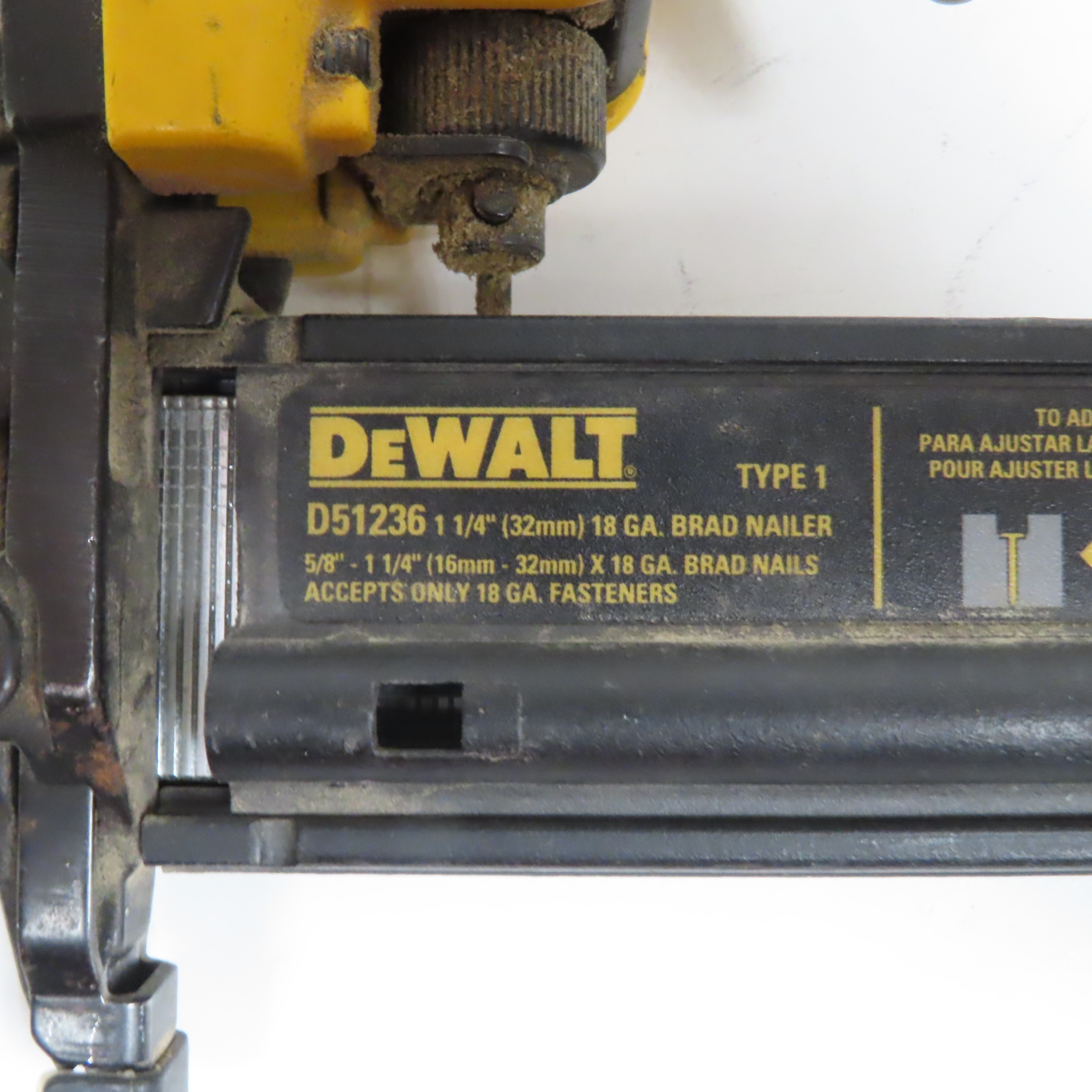 DeWalt D51236 18GA 5 8