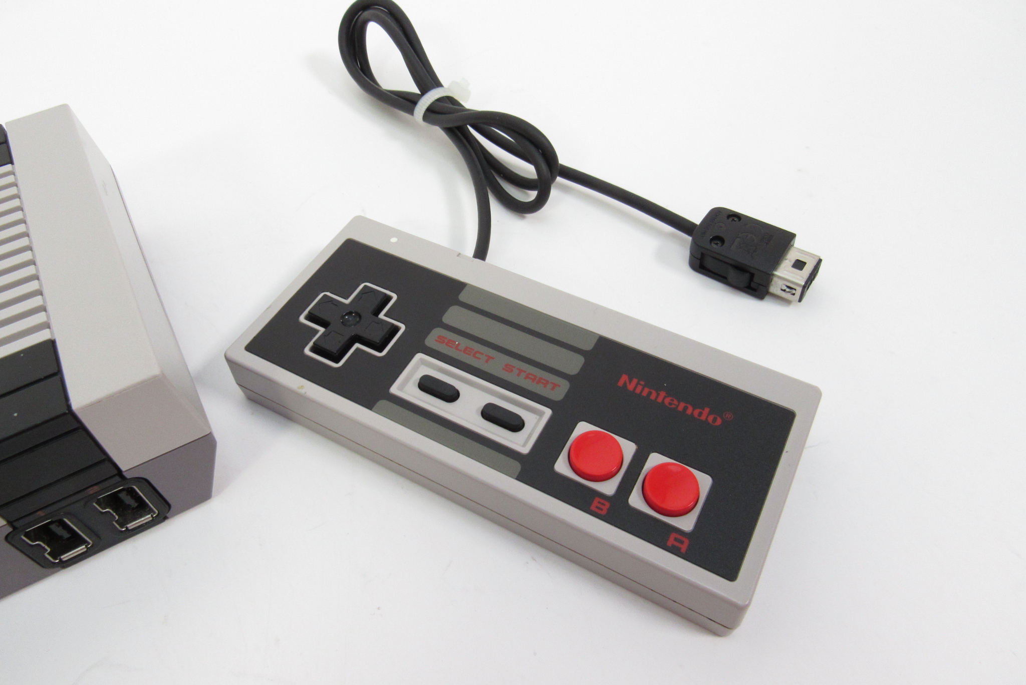 Nintendo's mini-console brings back classic games: Pac-Man, Donkey Kong,  Legend of Zelda 