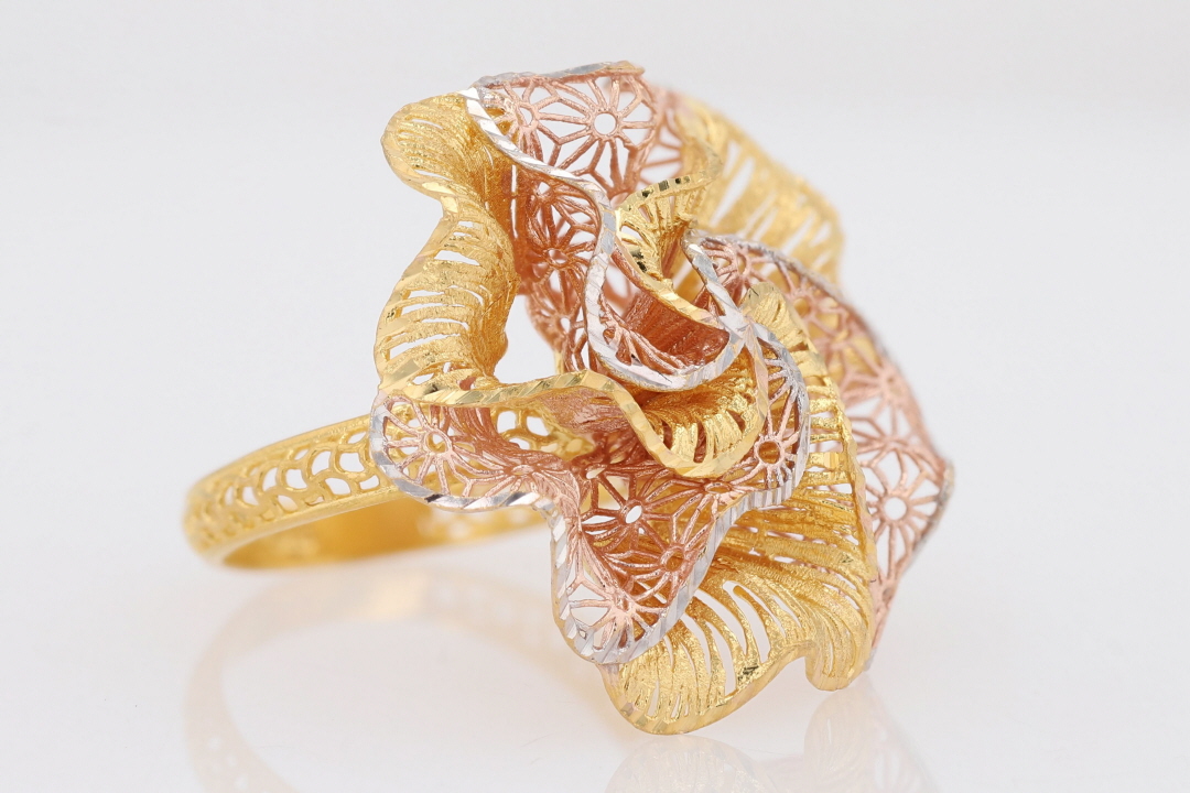 18K Solid Gold Rose Quartz Crystal Flower Ring, Japanese Peach Blossoms Floral  Ring, Pink Rose Quartz Crystal Ring, Flower Shaped Ring - Etsy