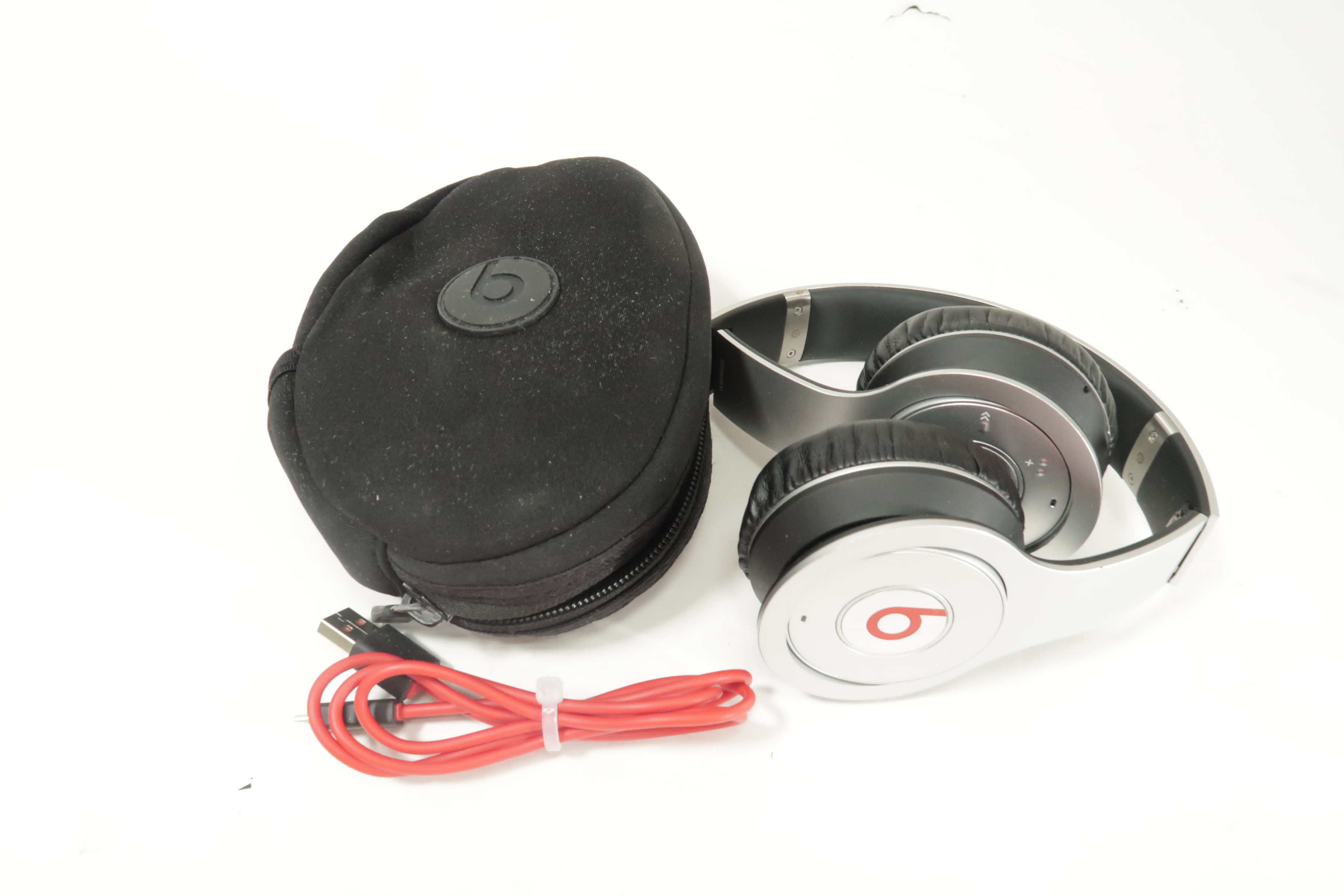 beats wireless headphones model 810