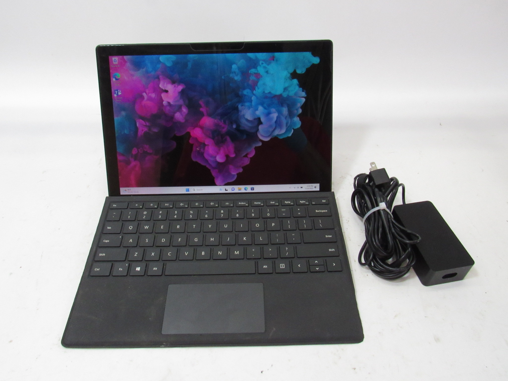 Microsoft Surface Pro 5 Core i7-8650U 1.90GHz 8GB RAM 256GB