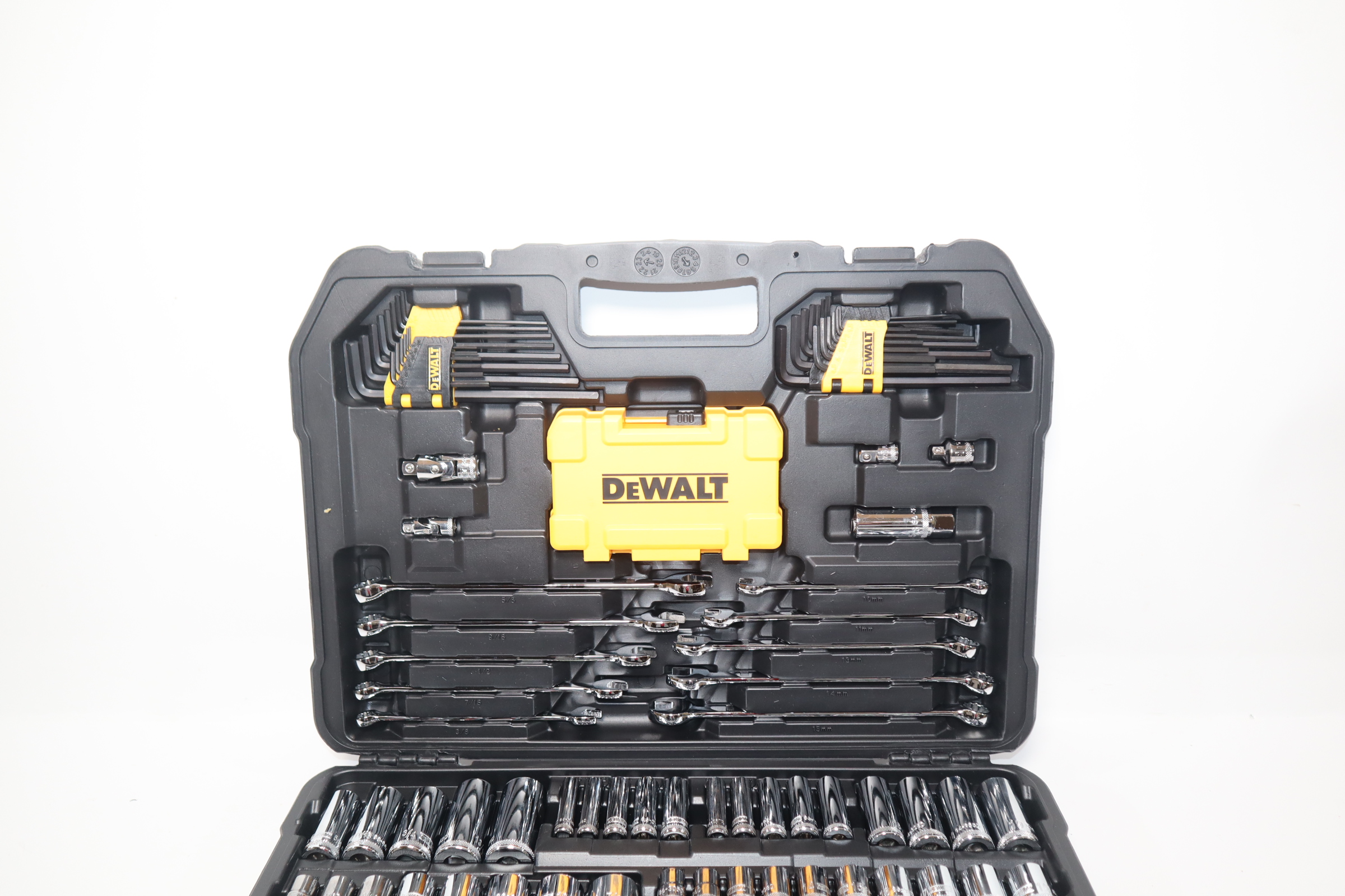 DeWalt DWMT73802 142-Piece 1/4 & 3/8 Drive MM/SAE Mechanics Tools