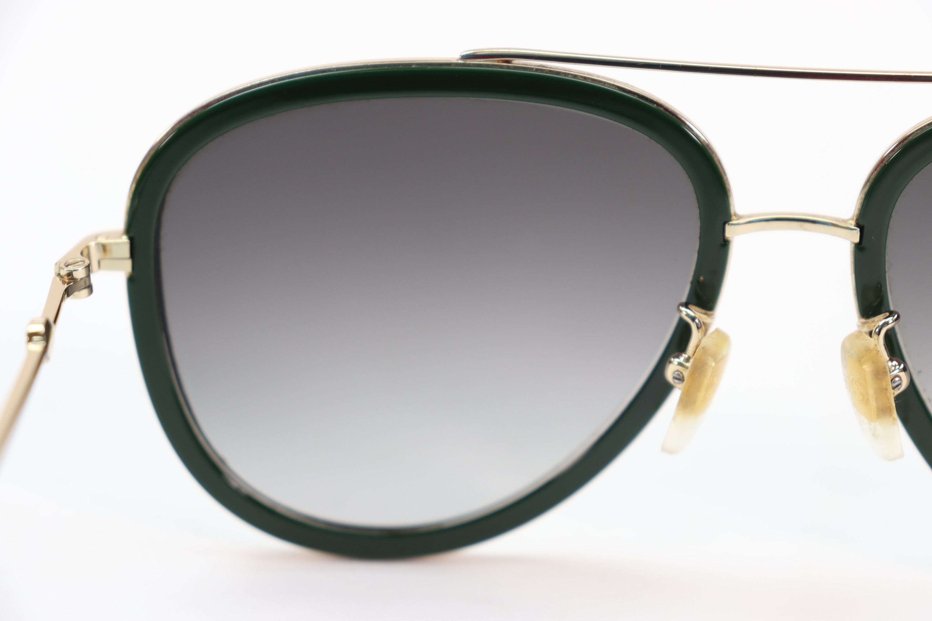 A pair cheapest of Gucci aviator Sunglasses bumbl