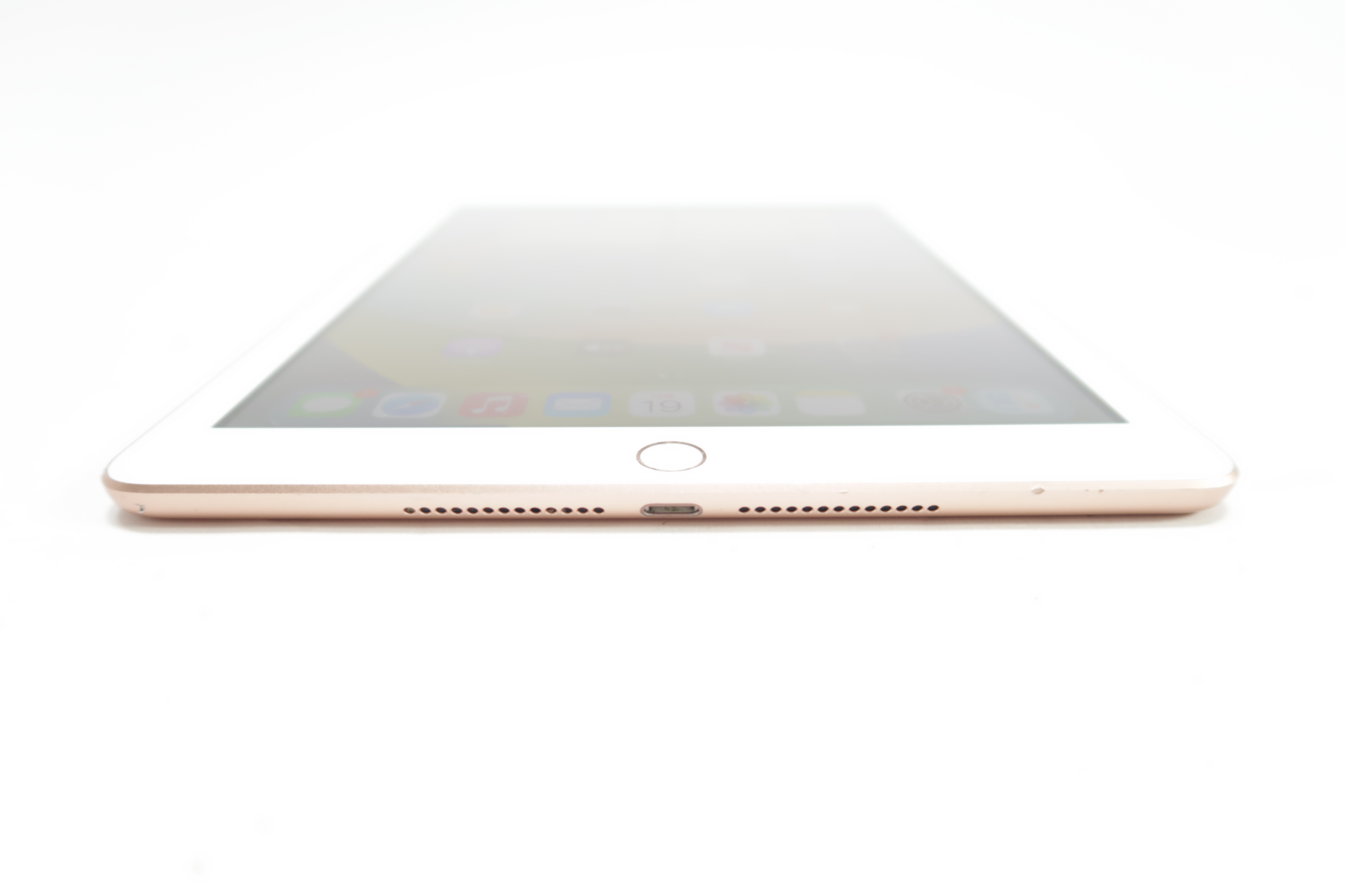 Apple A1893 iPad 6th Generation Gold MRJN2LL/A 32GB 9.7