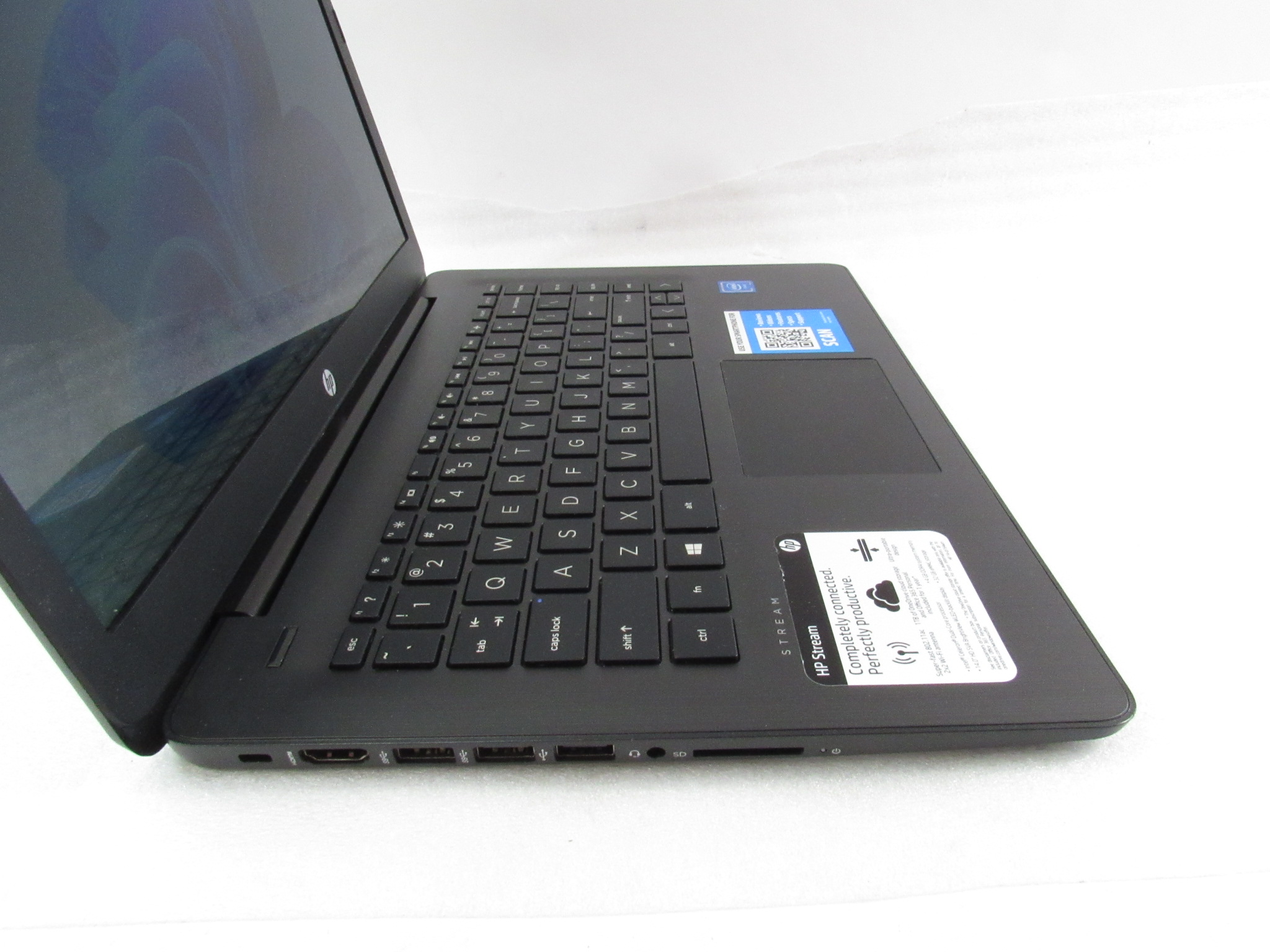 HP Stream Laptop 14-cb1xxx CPU: Intel Celeron N4000 RAM: 4 GB 32GB store with Charger