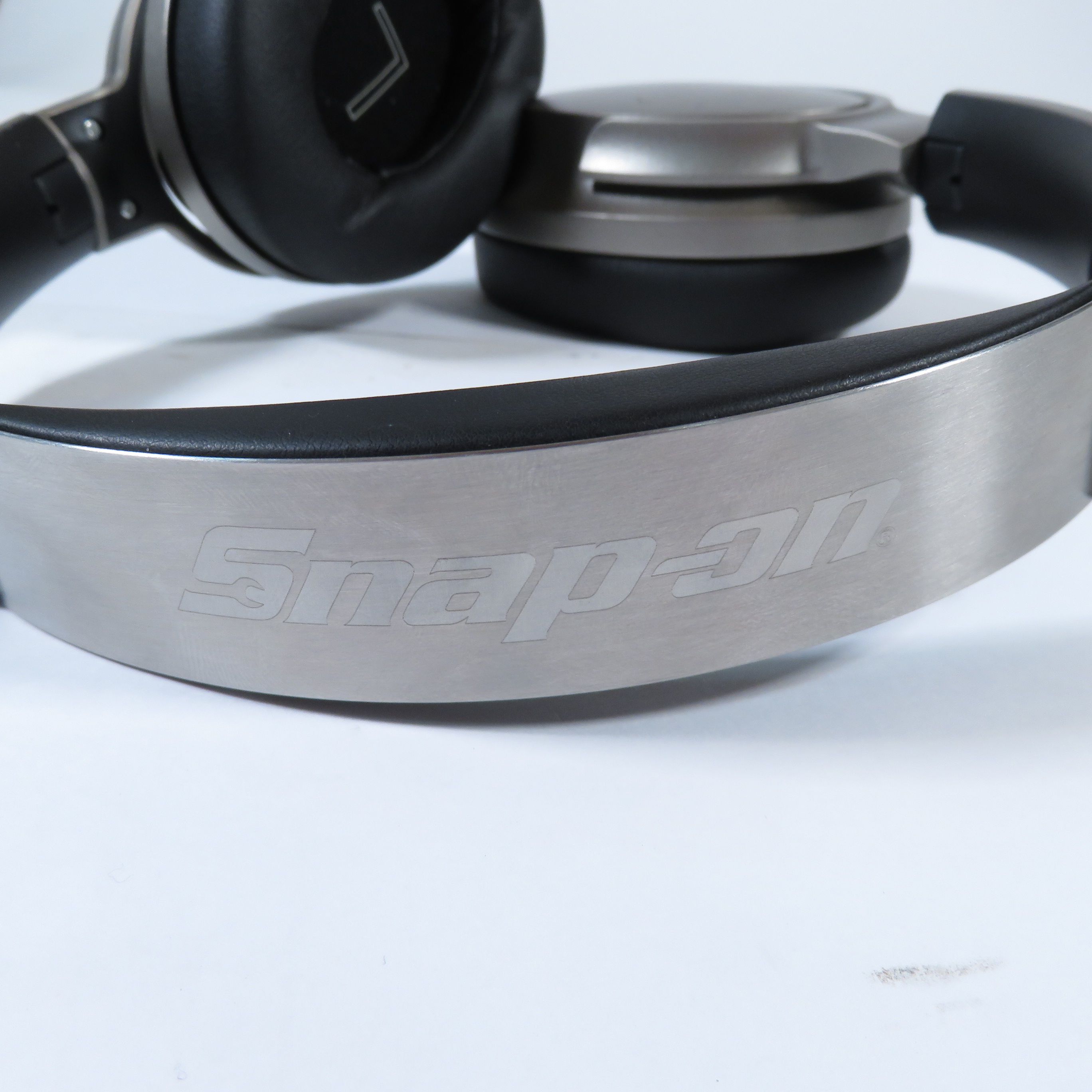 Snap-on Tools SSX23P106 Active Noise Cancellation Wireless Bluetooth  Headphones