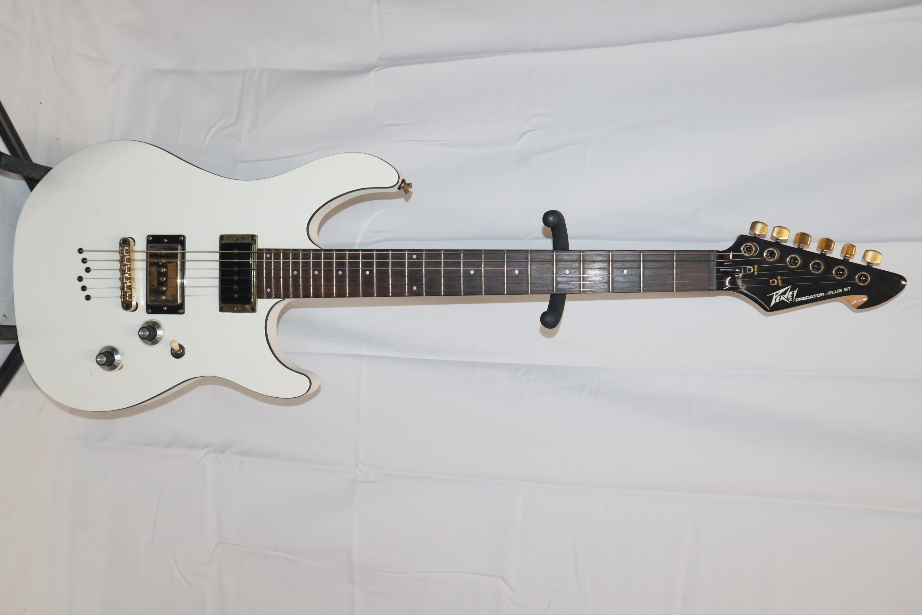 Peavey Predator Plus ST Snowy White & Black Outline 6-String Electric Guitar