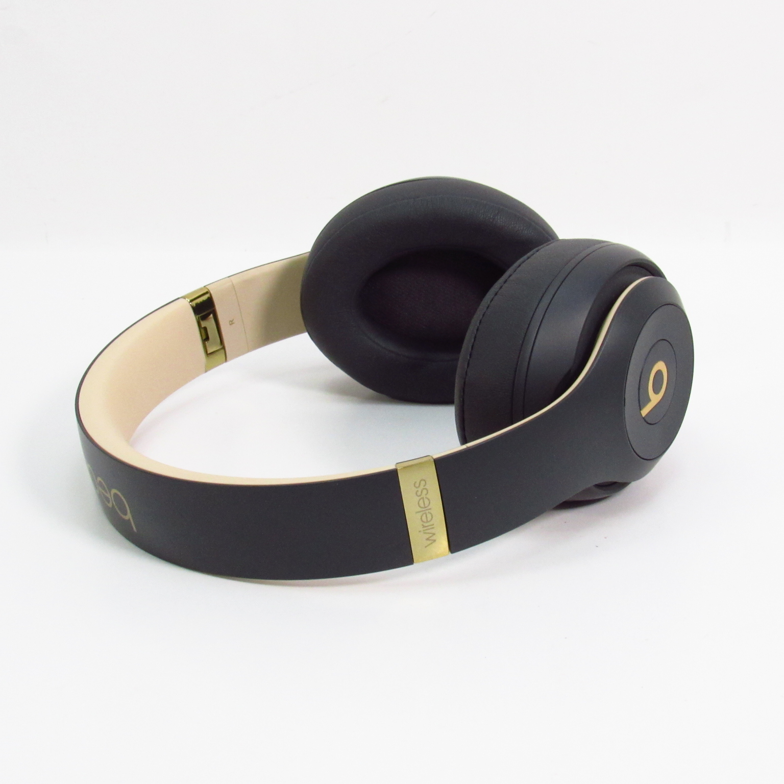 Beats studio 3 discount grey and gold