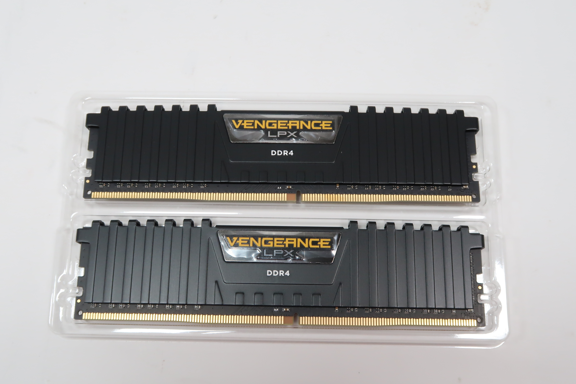 CORSAIR Vengeance LPX - DDR4 - kit - 16 GB: 2 x 8 GB - DIMM 288