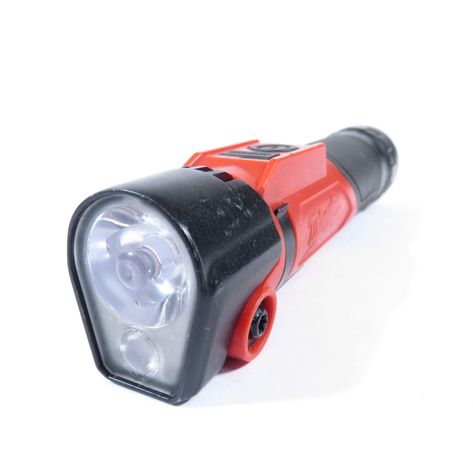 milwaukee 500 lumens led pivoting rechargeable flashlight