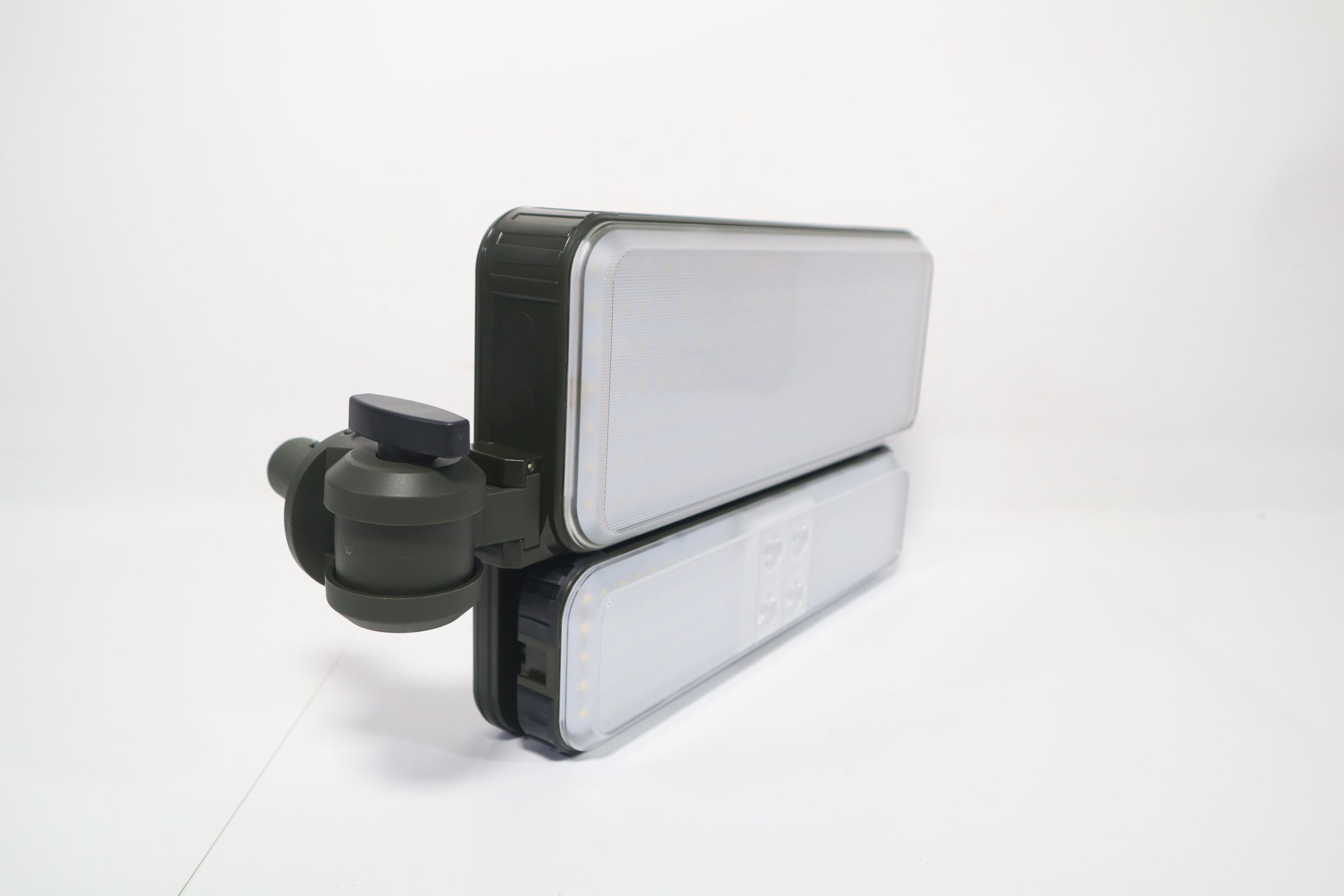 ULINE H10882 30 x 4493" 3000Lumens Rechargeable Solar Powered Job