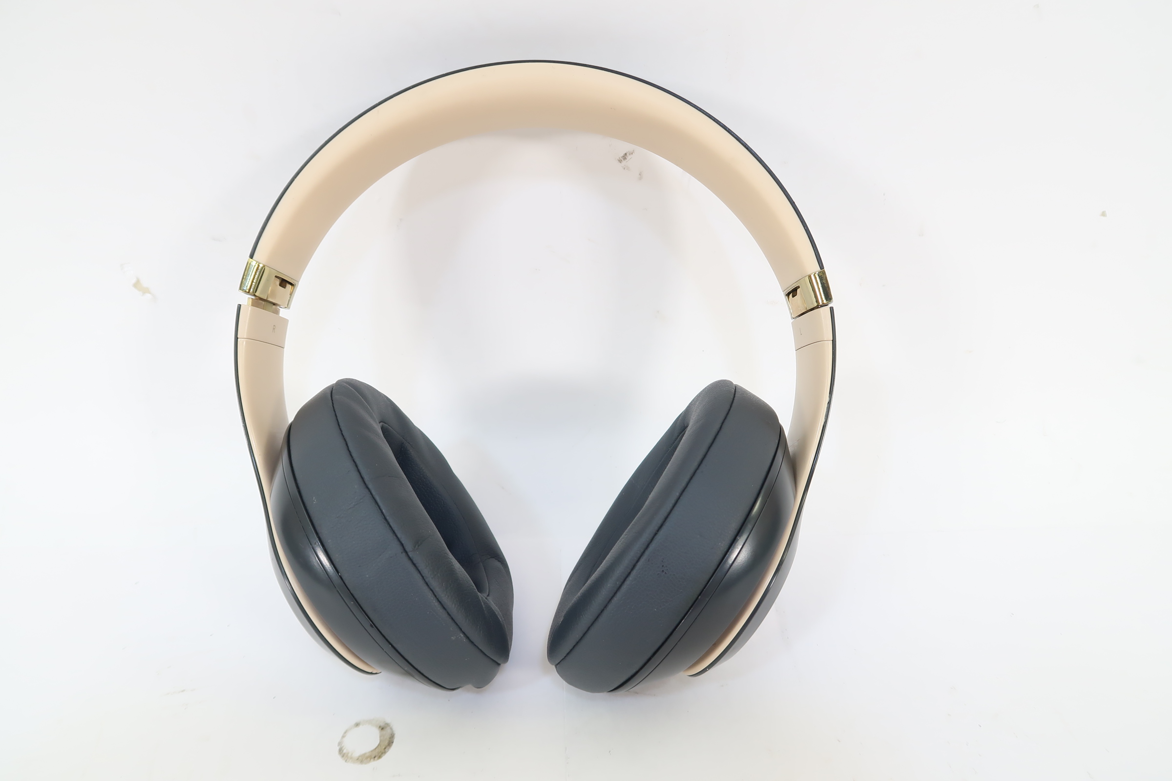 Apple Beats Studio3 Wireless Headphones / Skyline Collection Shadow Gray