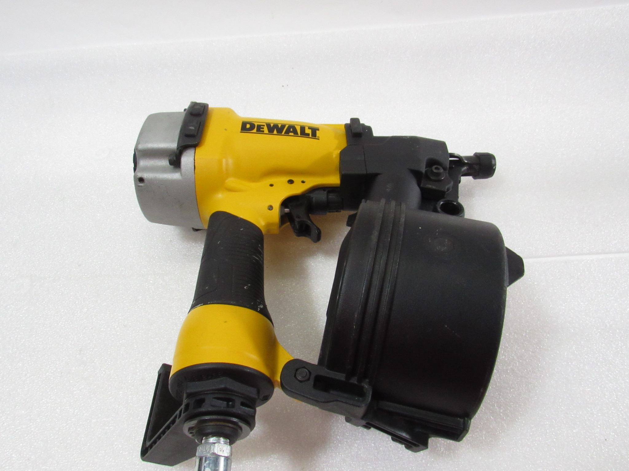 DeWalt DW66C1 21/2 Inch 15 Degree Coil Siding Fencing Nailer