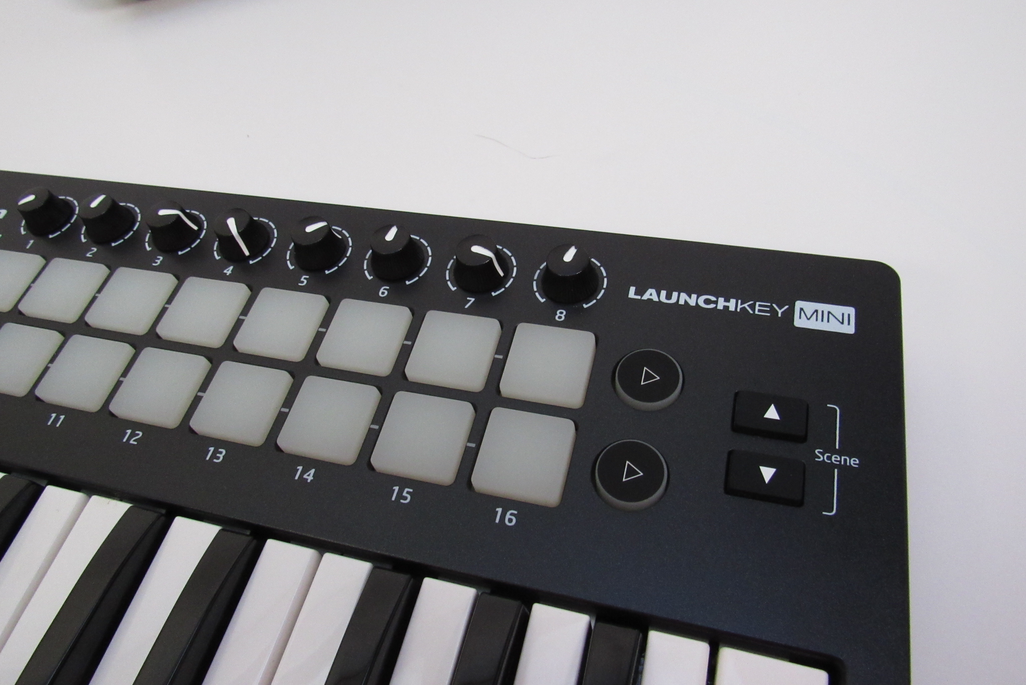 Novation Launchkey Mini MK2 (NOVLKMIN2) 25-Note MIDI USB Keyboard