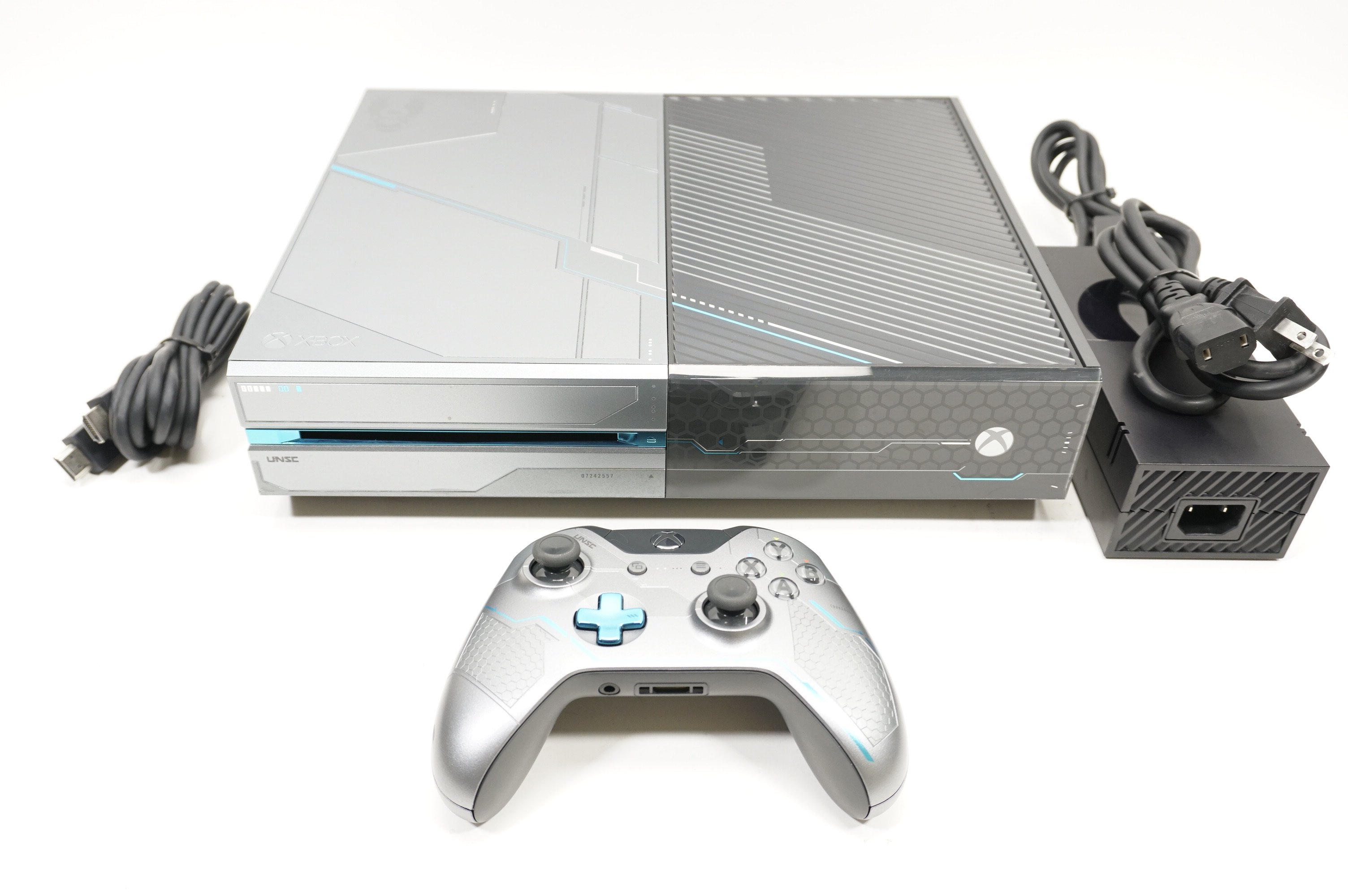 Microsoft 1540 Xbox One 1TB Home Console - Halo 5: Guardians Edition