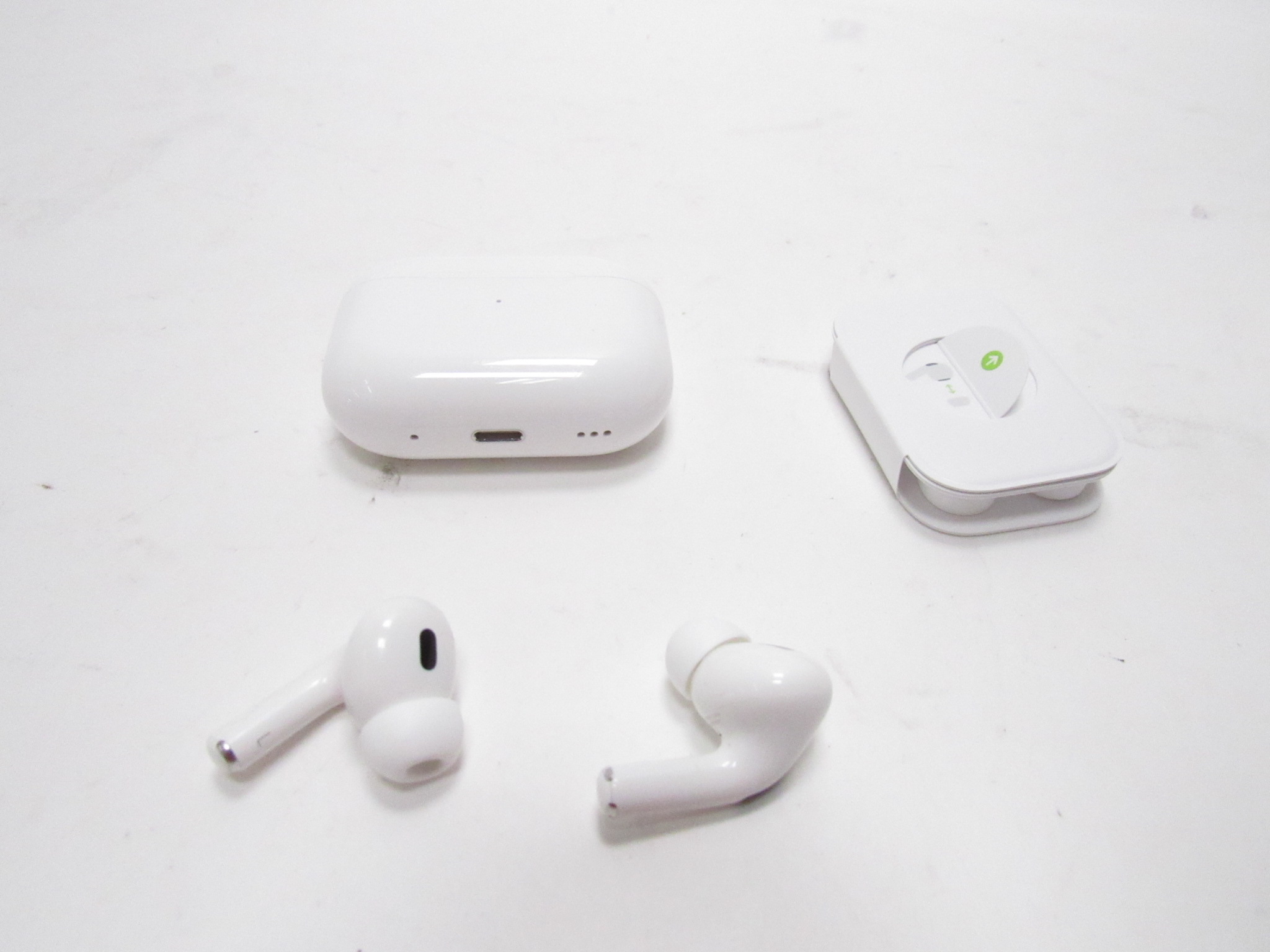 Apple MQD83AM/A AirPods Pro 2nd Generation Wireless Earbuds White