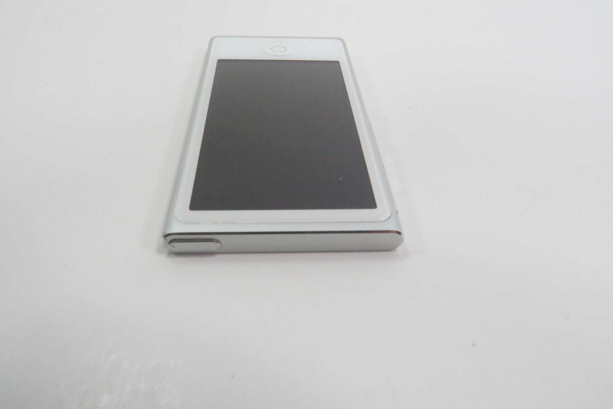 Apple iPod Nano 7th Gen A1446 16GB 2.5