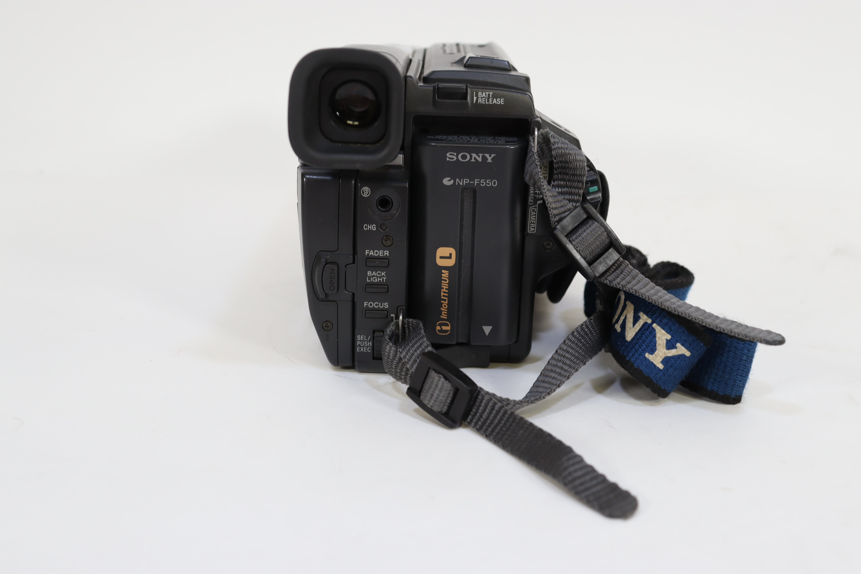 デジタルカメラ SONY video Hi8 Handycam 20x Sony PAL Handycam Camcorder Standard 8/Hi8/Digital8 Video