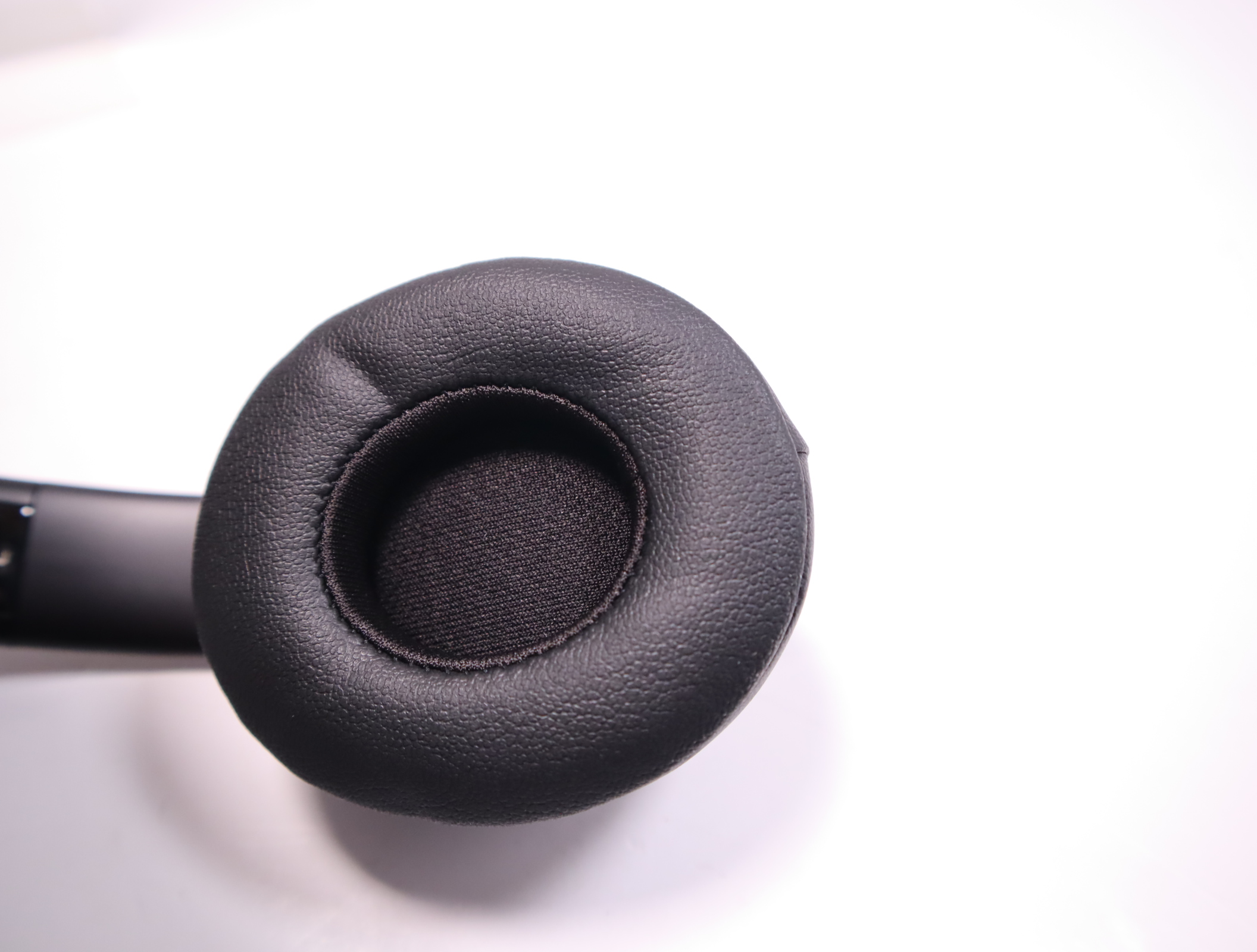 Beats Solo3 MX432LL/A Wireless On-Ear Headphones Black