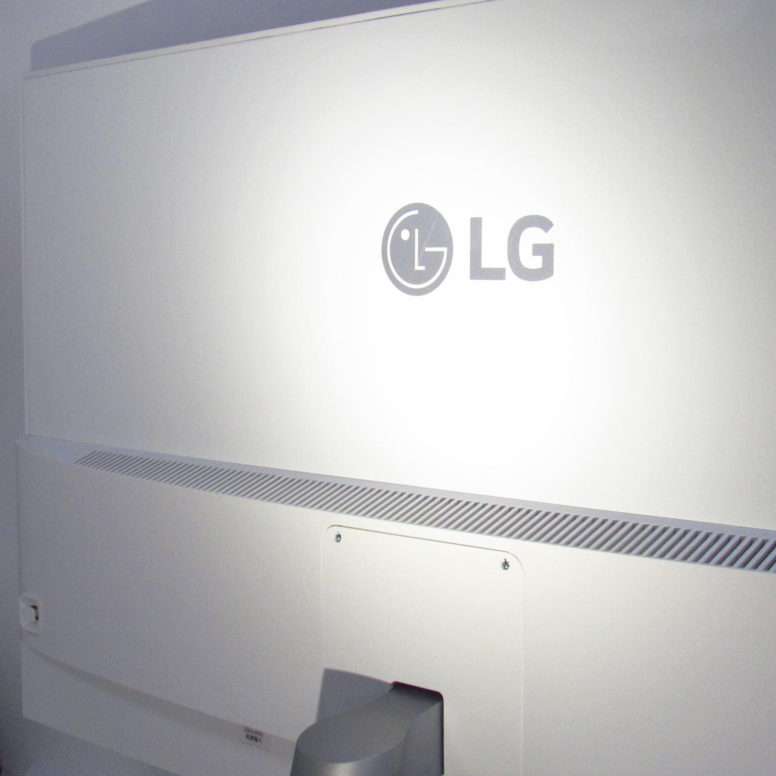 LG 32QK500-W 2560x1440 QHD LED IPS 75Hz 31.5'' Monitor - Local