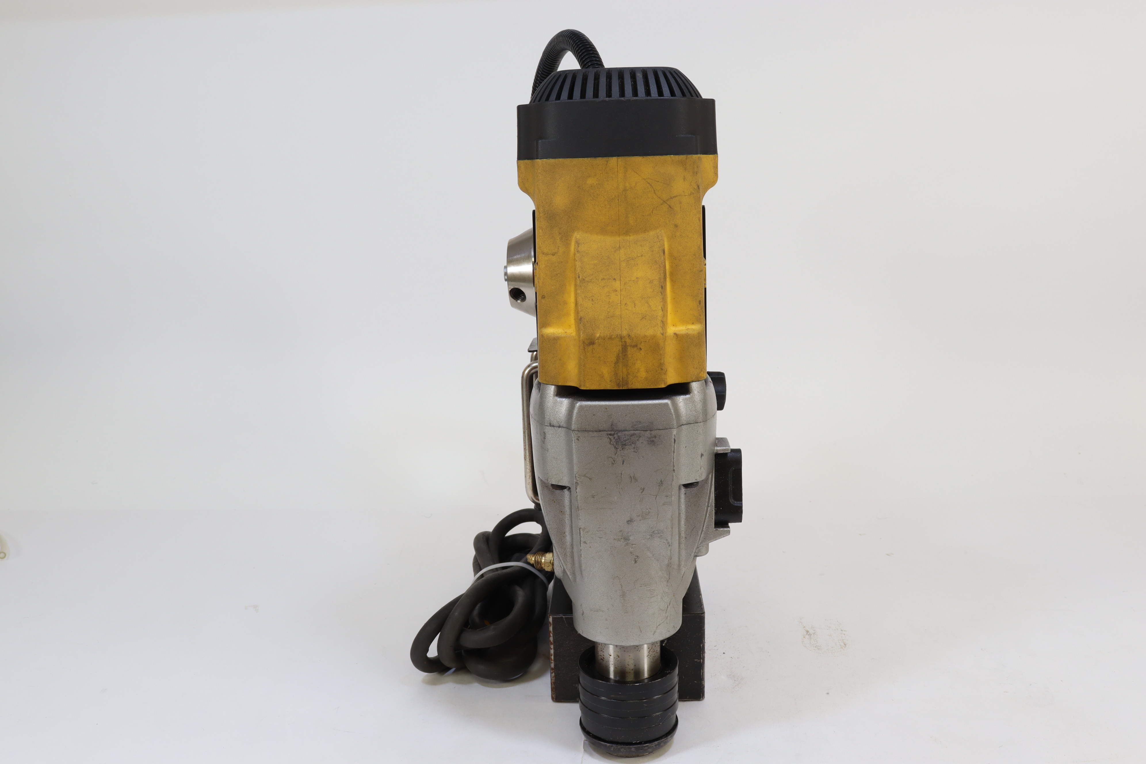 DeWalt Drill Press DWE1622K 2inch, 10Amp with 2Speed Setting