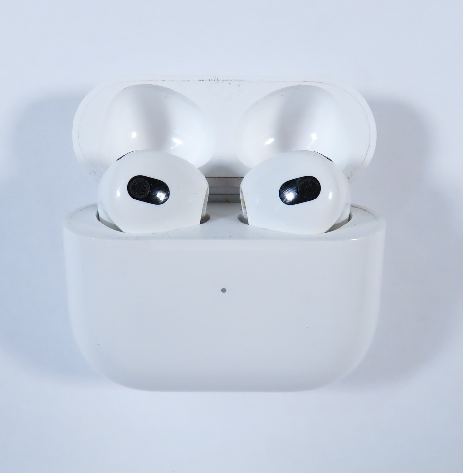 Apple AirPods 3rd Generation outlet Bundle